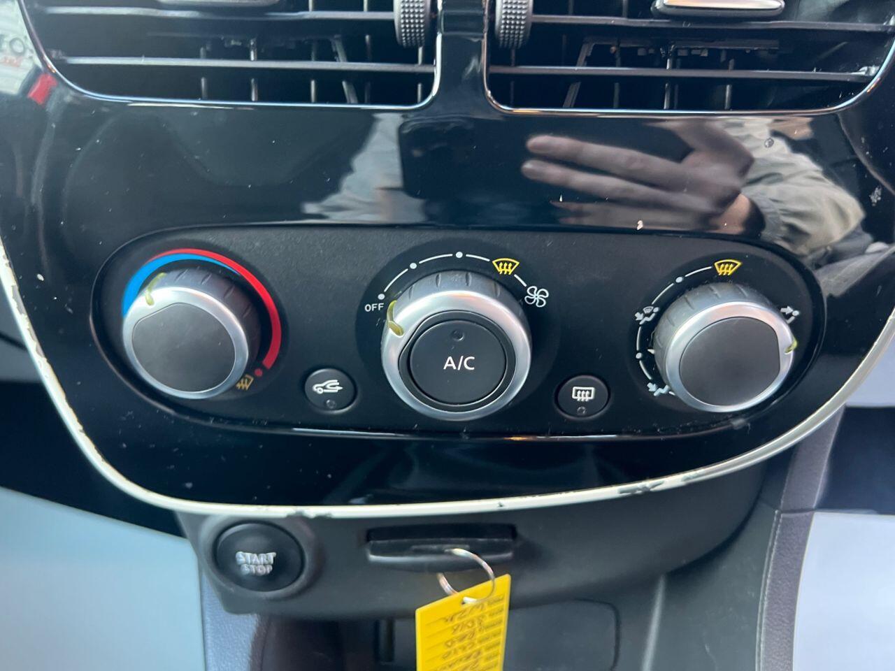 Renault Clio - Image 21