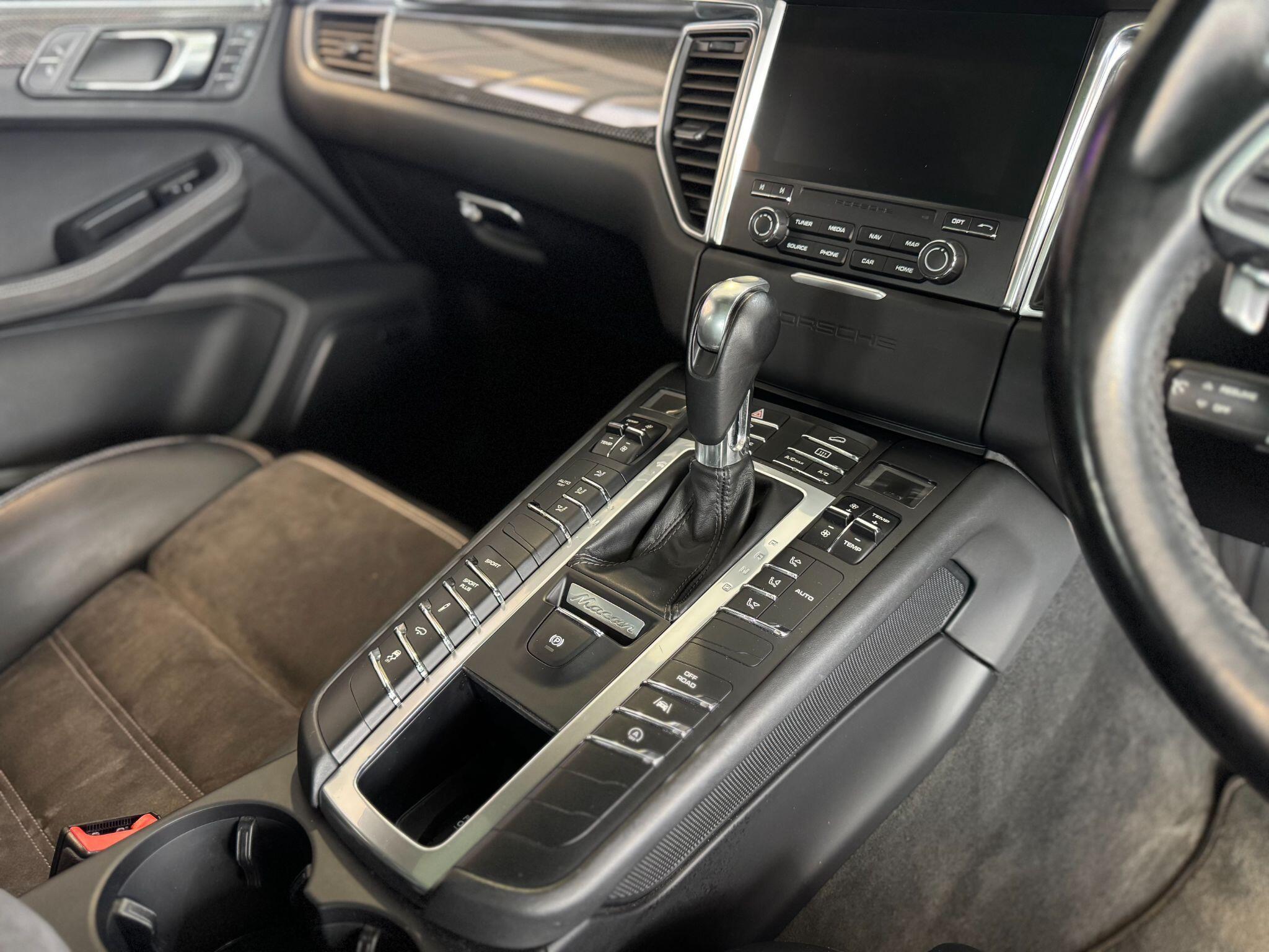 Porsche Macan - Image 13