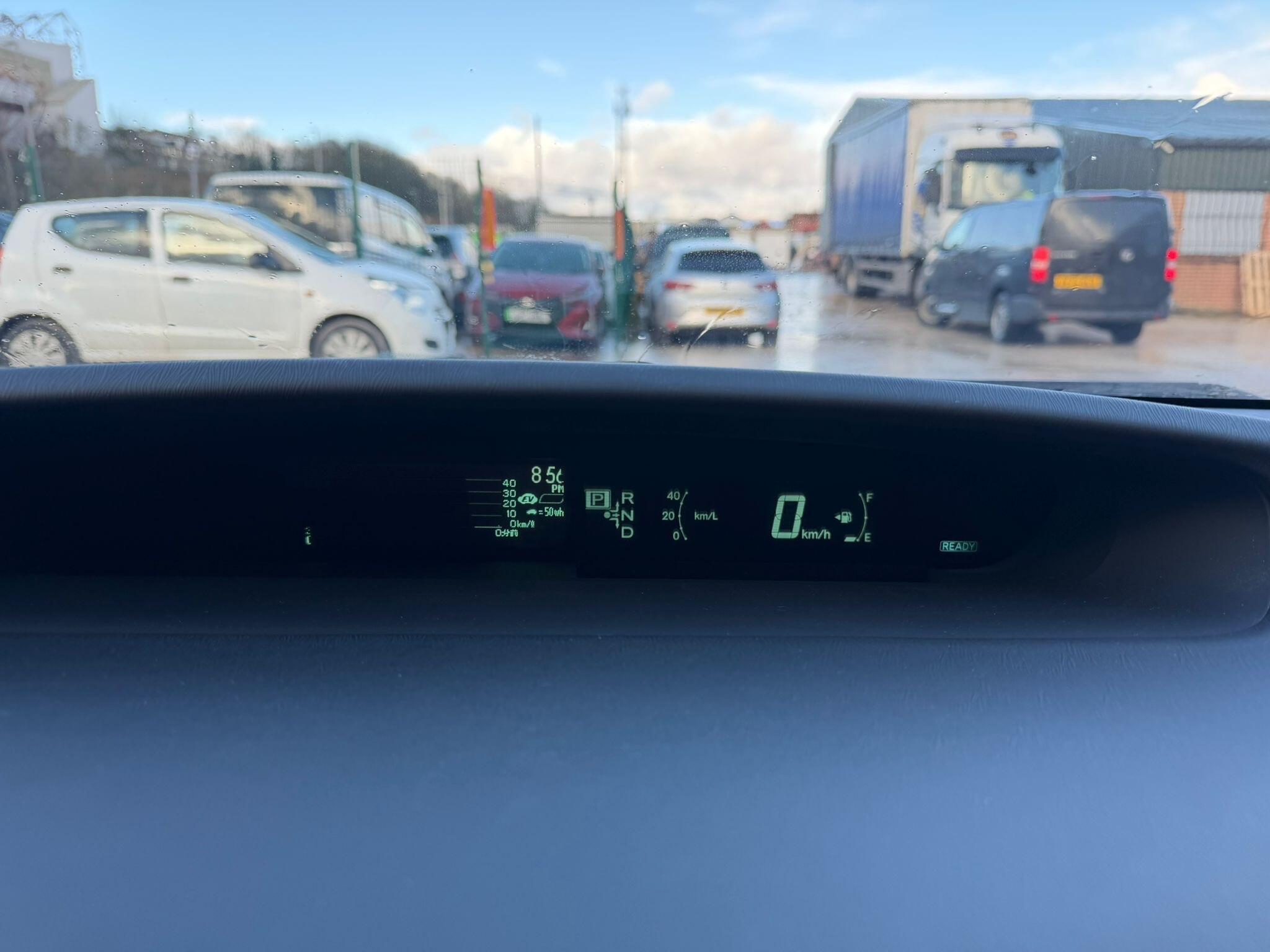 Toyota Prius - Image 18