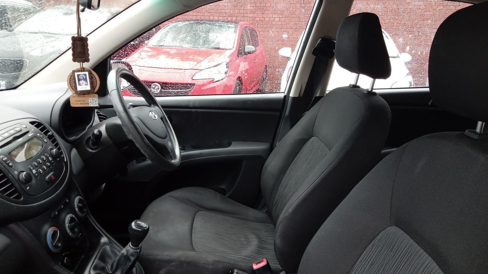 Hyundai i10 - Image 12