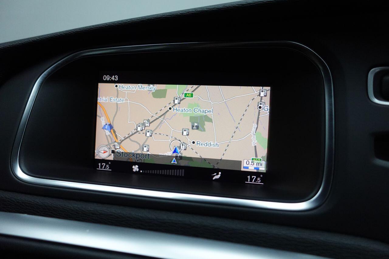 Volvo V40 - Image 2