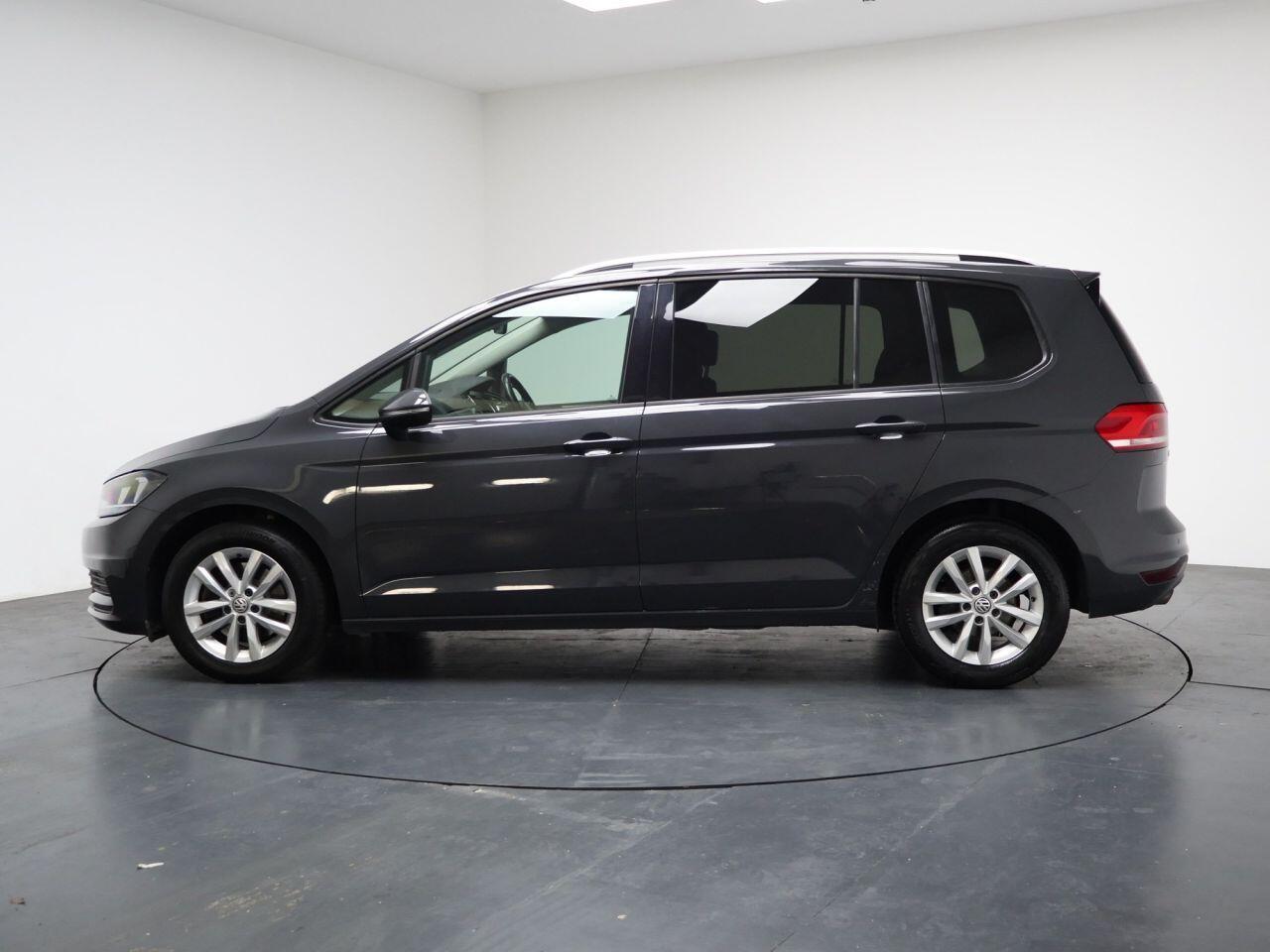 Volkswagen Touran - Image 8