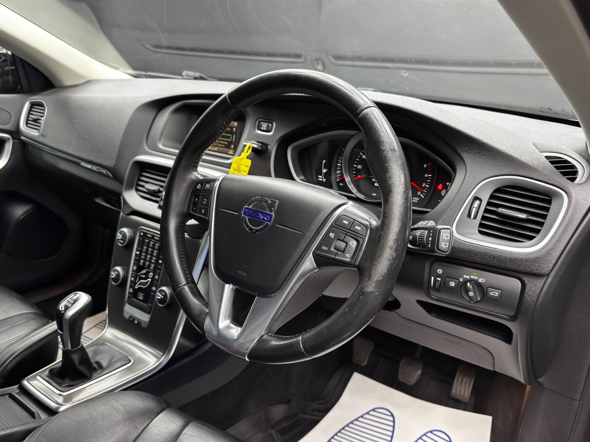 Volvo V40 CROSS COUNTRY - Image 9