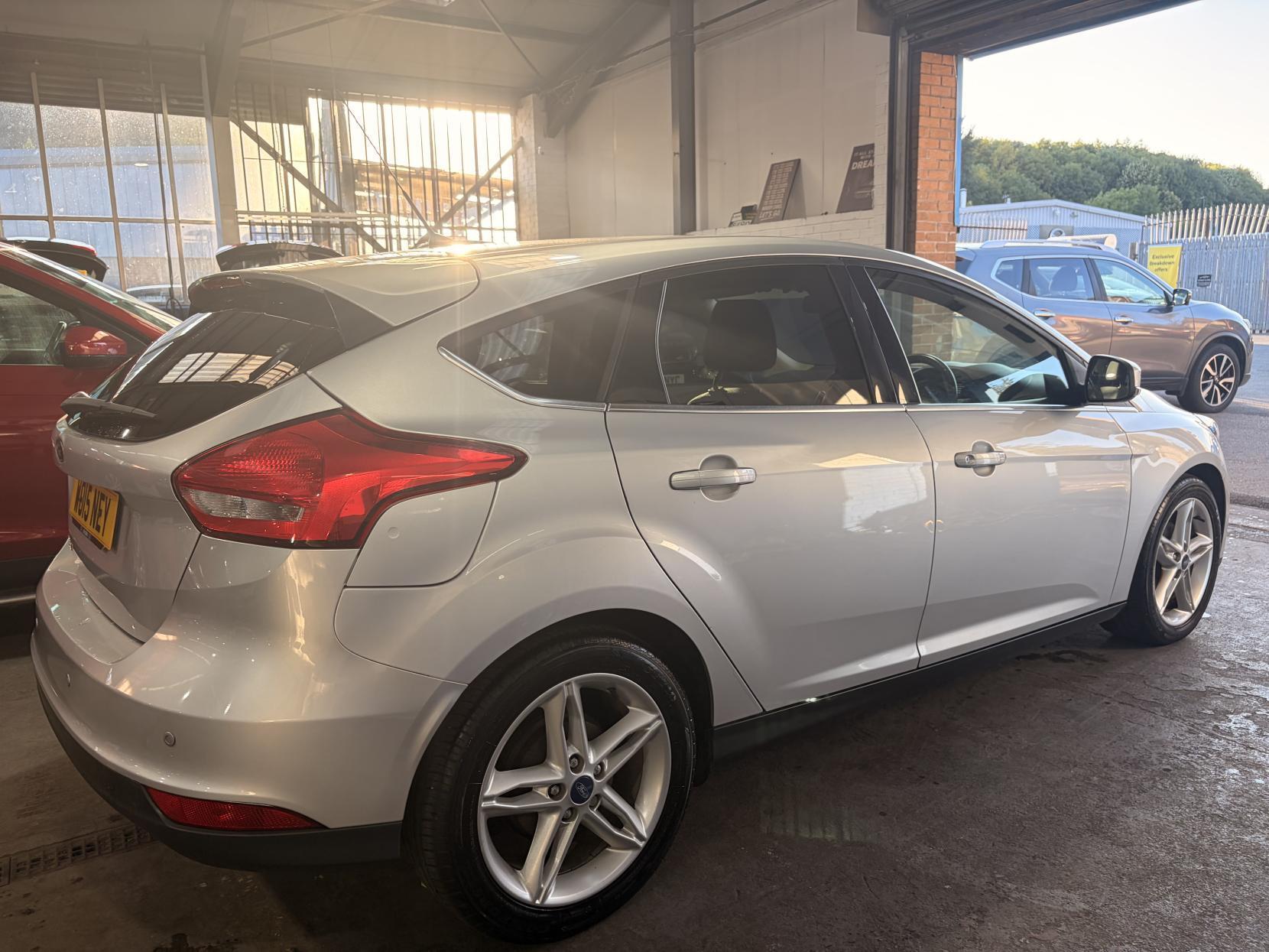 Ford Focus - Image 6