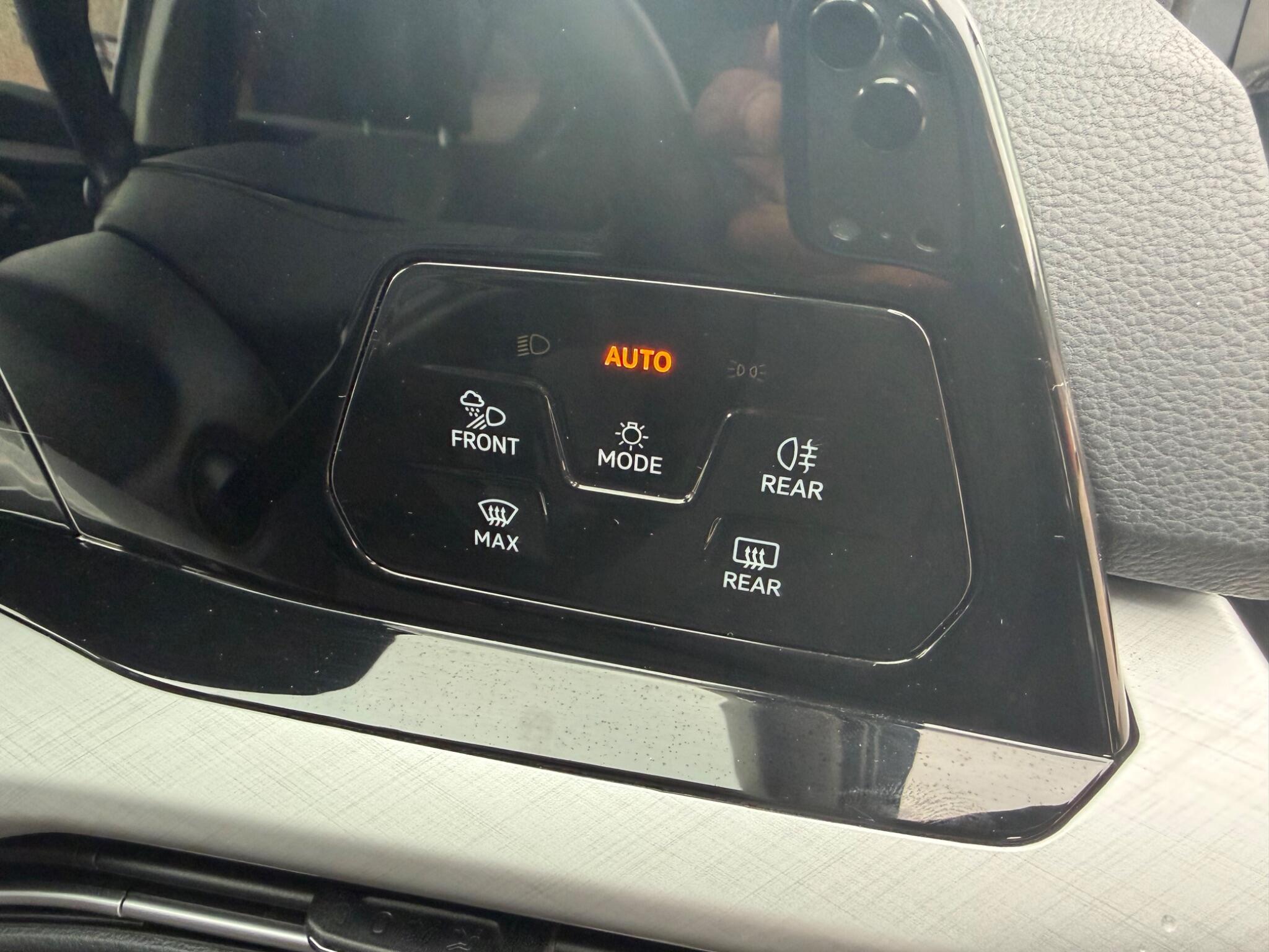 Volkswagen Golf - Image 18