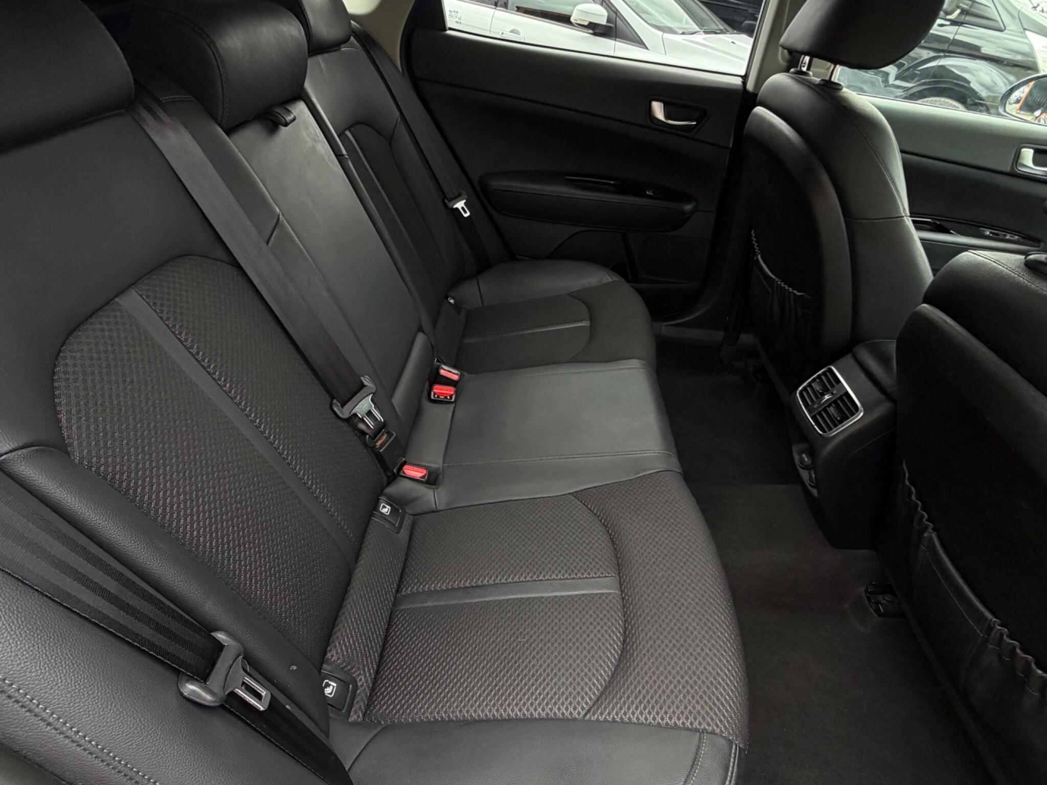 Kia Optima - Image 14