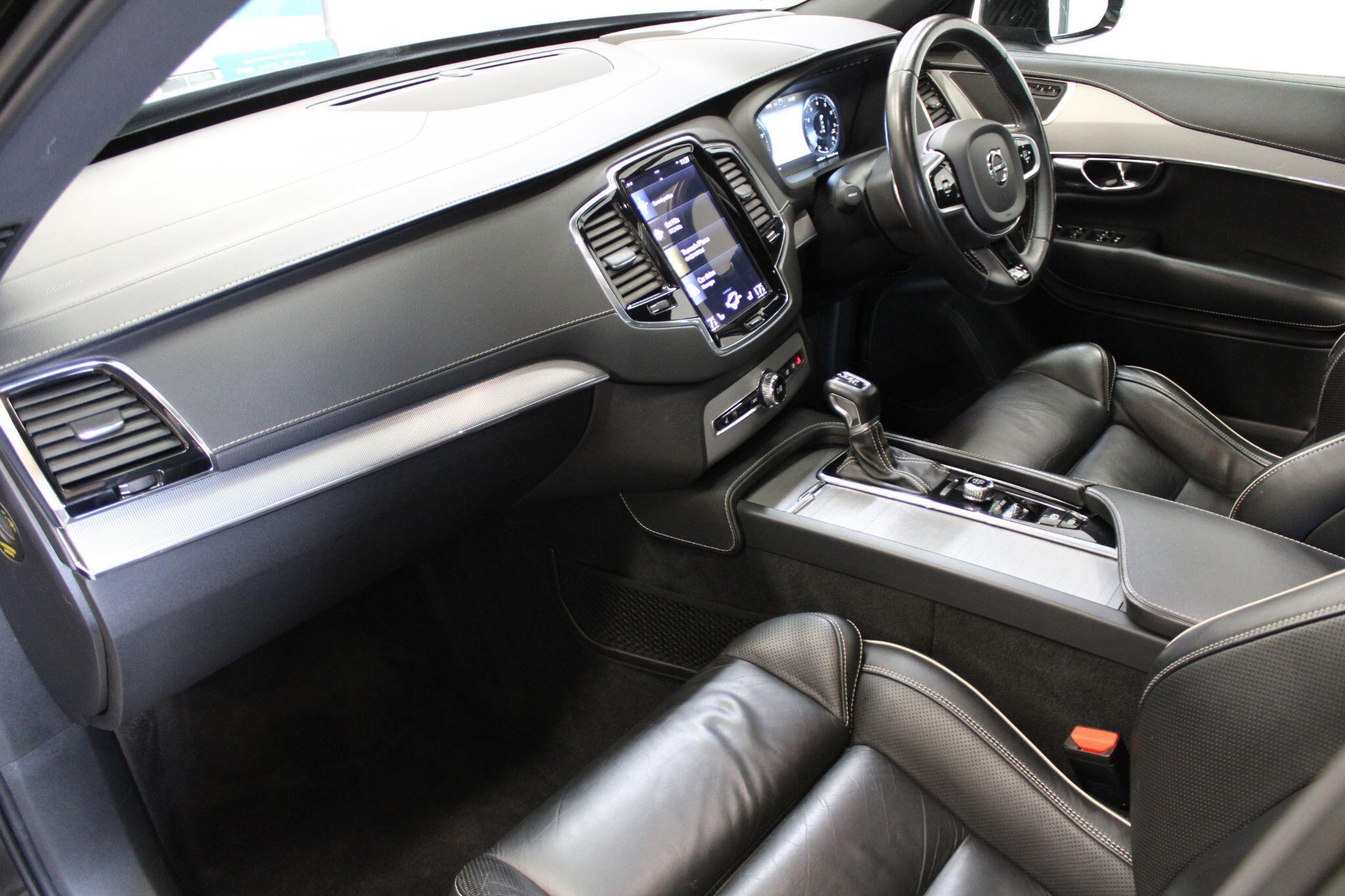 Volvo XC90 - Image 2