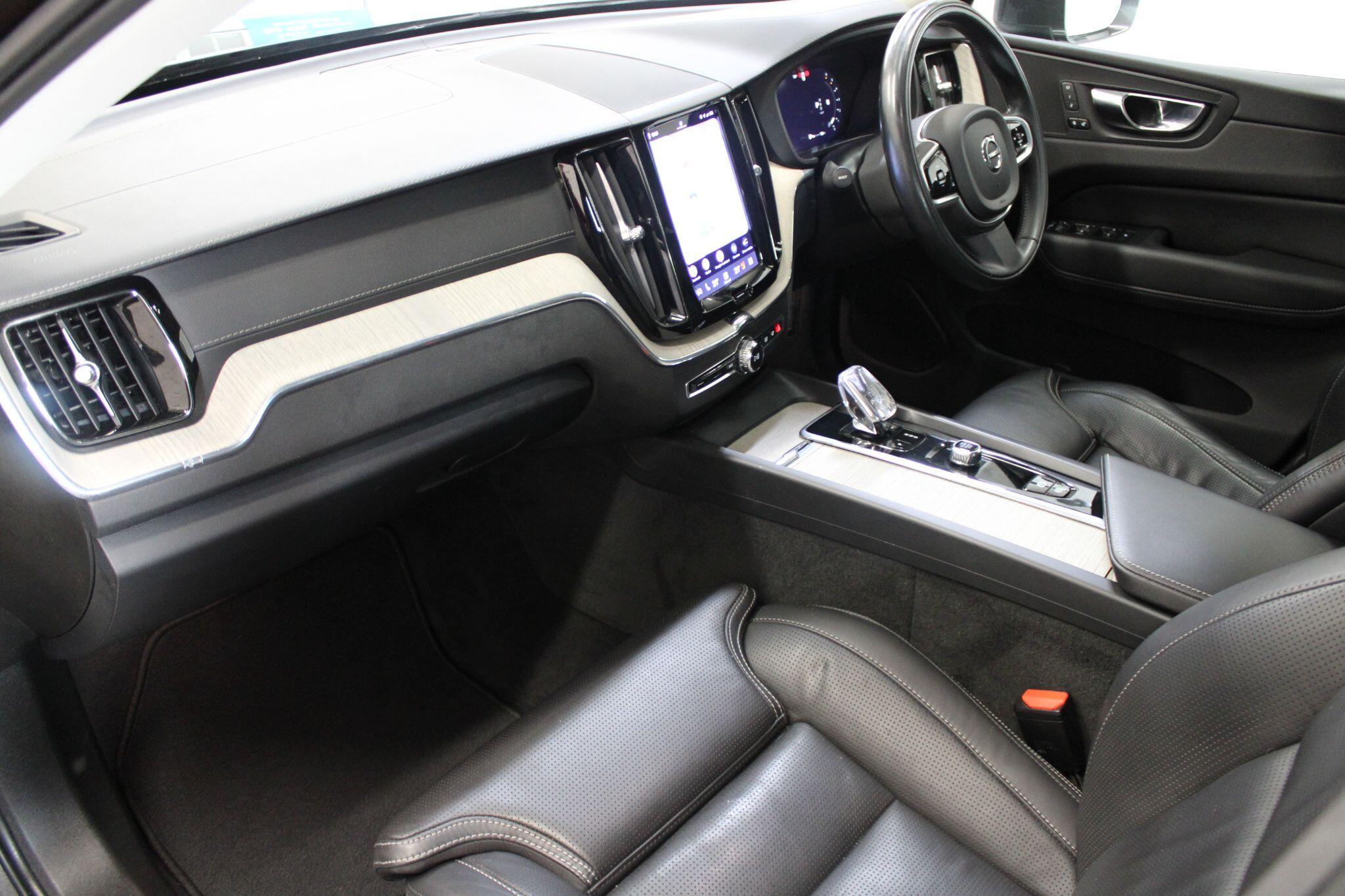 Volvo XC60 - Image 2