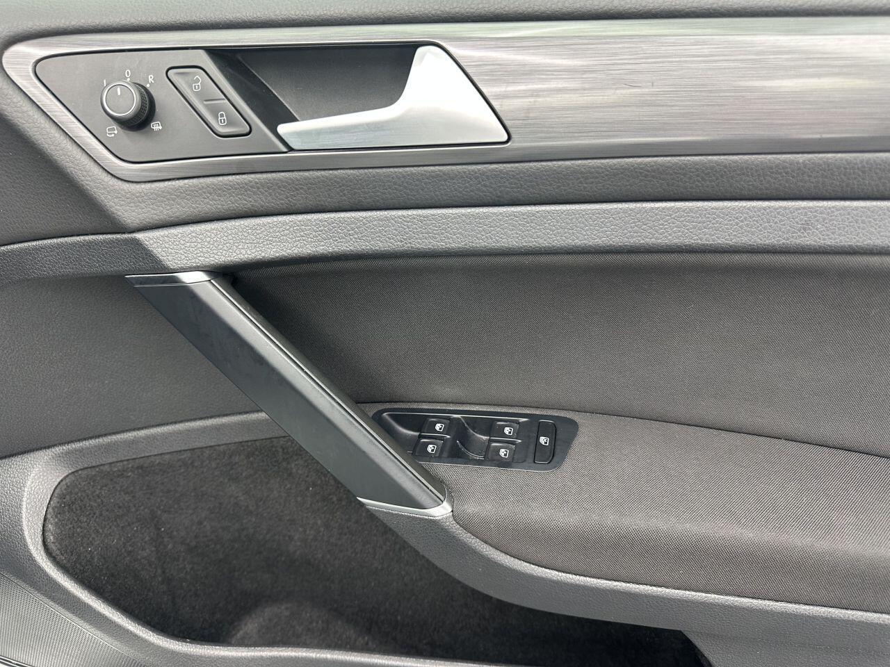 Volkswagen Golf - Image 17