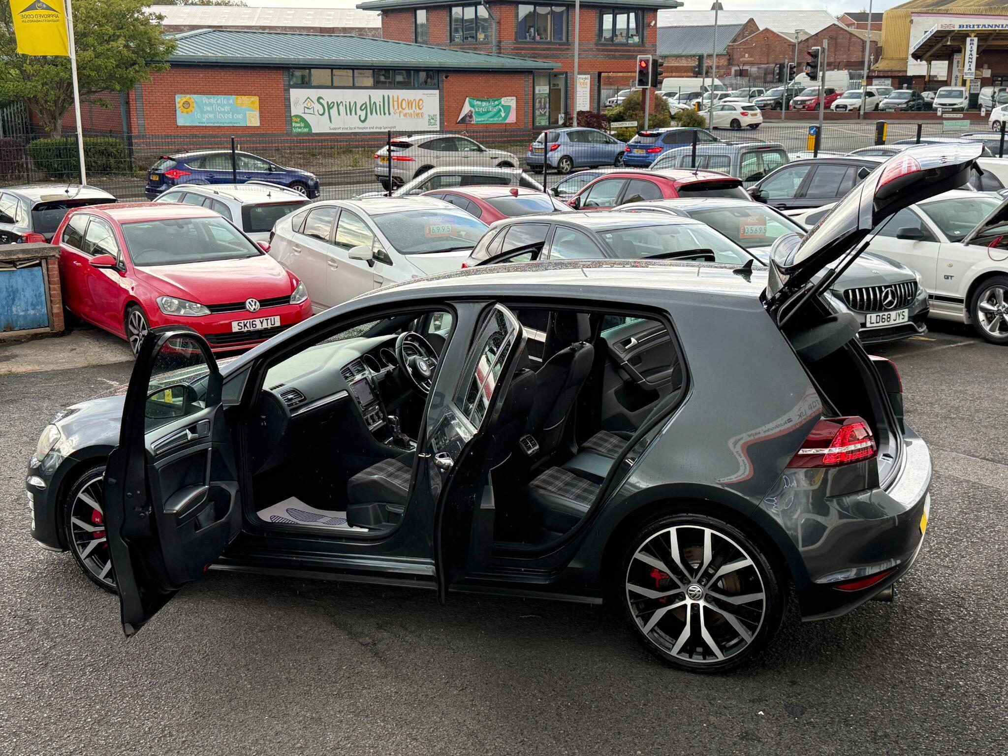 Volkswagen Golf - Image 23