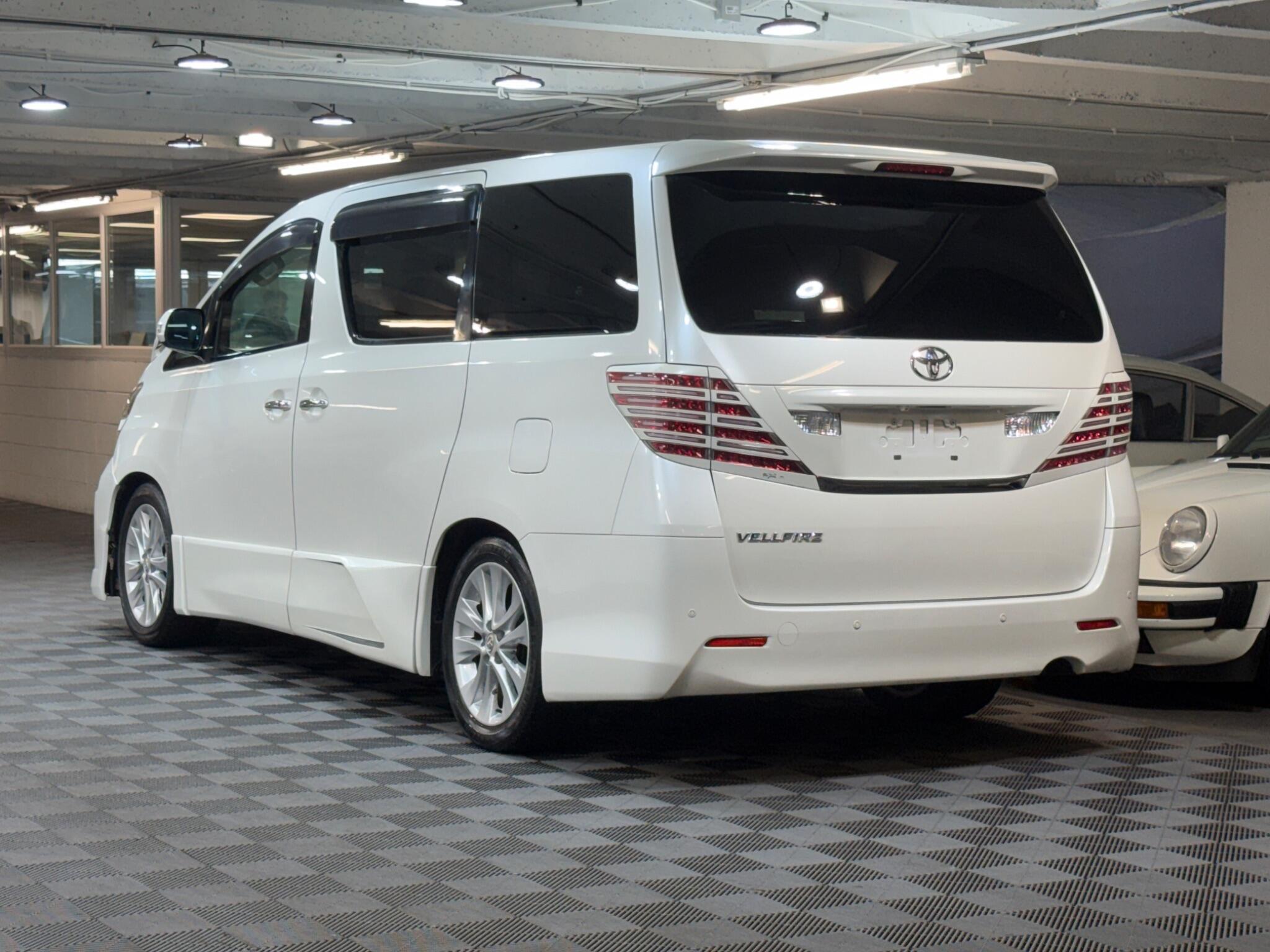 Toyota Vellfire - Image 3