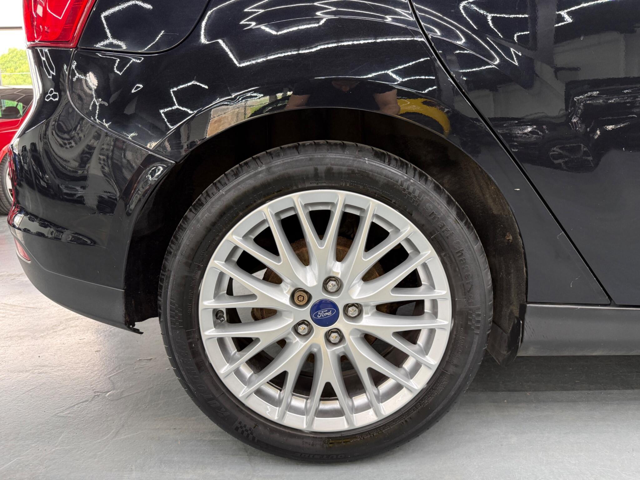 Ford Focus - Image 17