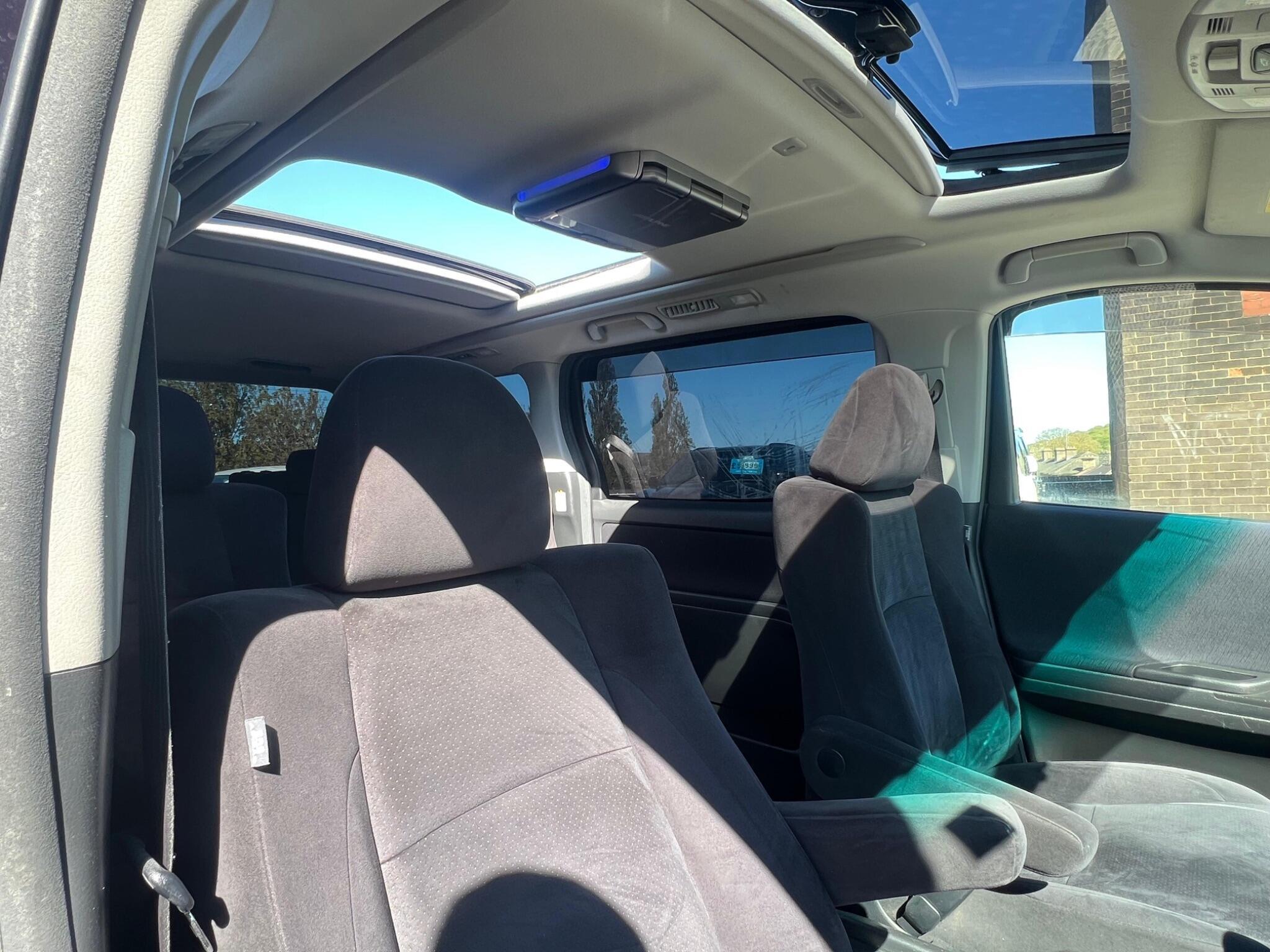 Toyota Vellfire - Image 8