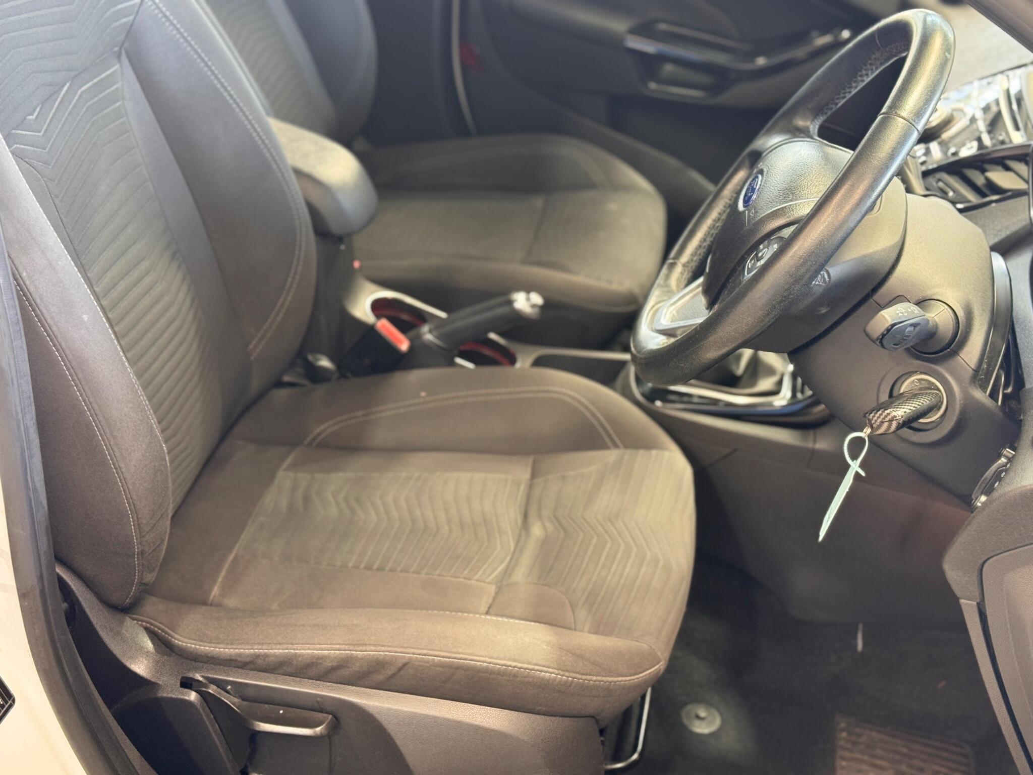 Ford Fiesta - Image 22