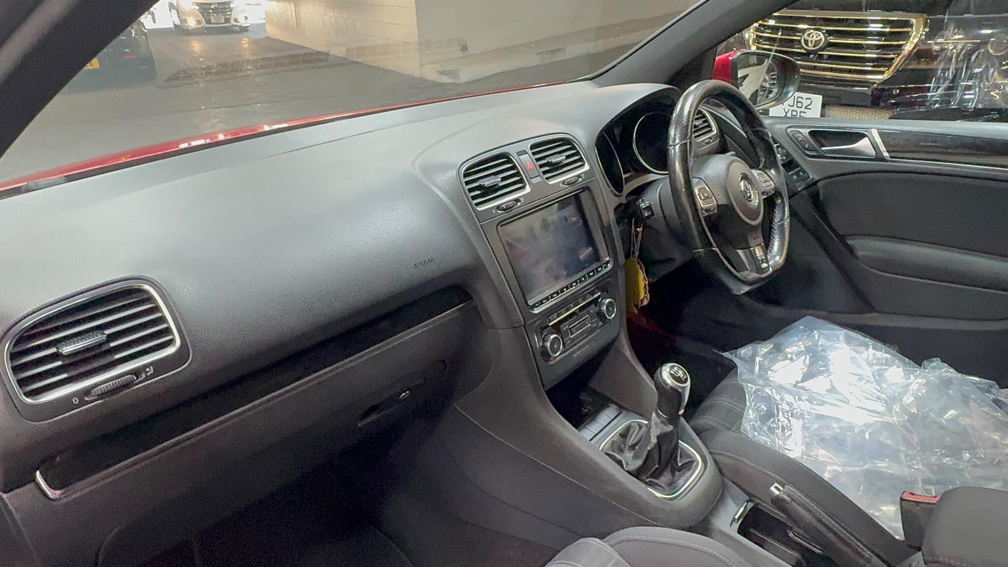 Volkswagen Golf - Image 10