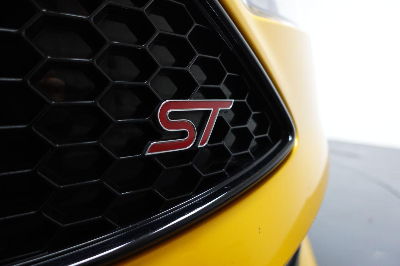 Ford Focus - Image 15