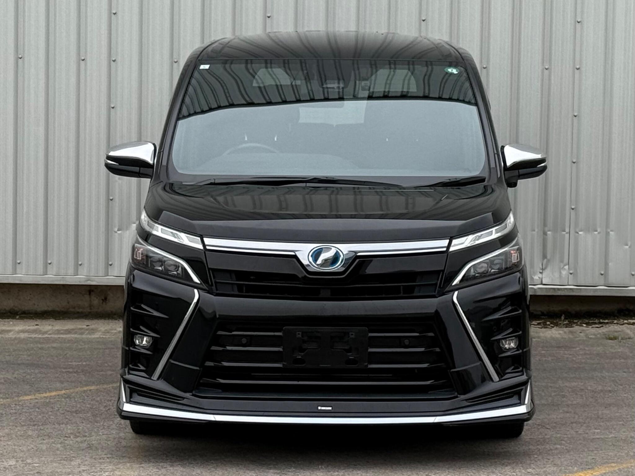 Toyota Voxy - Image 2