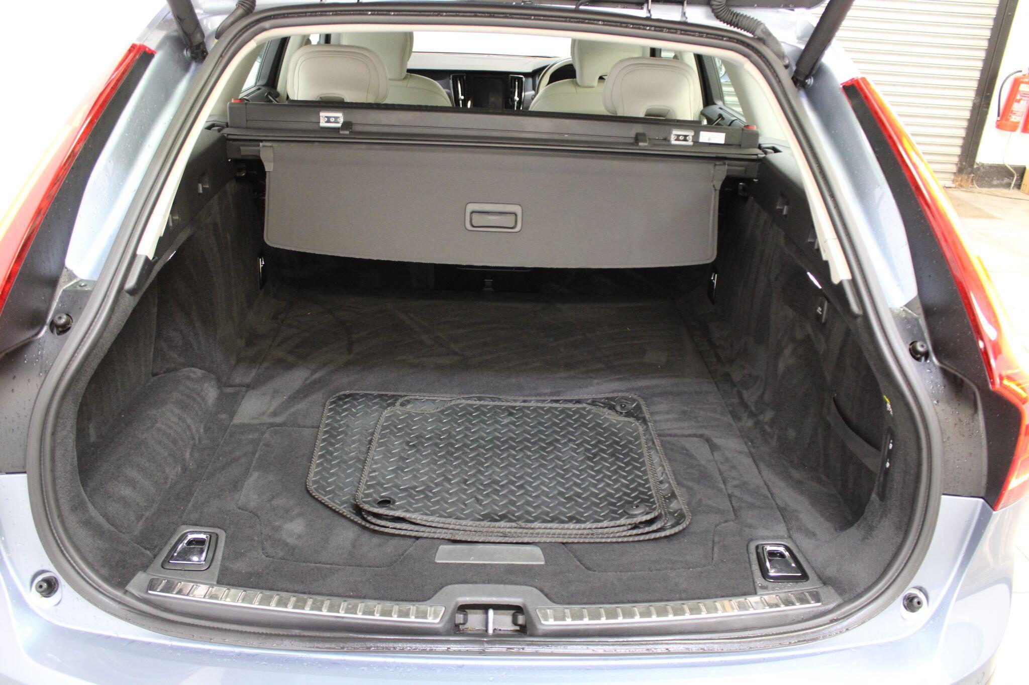 Volvo V90 CROSS COUNTRY - Image 16
