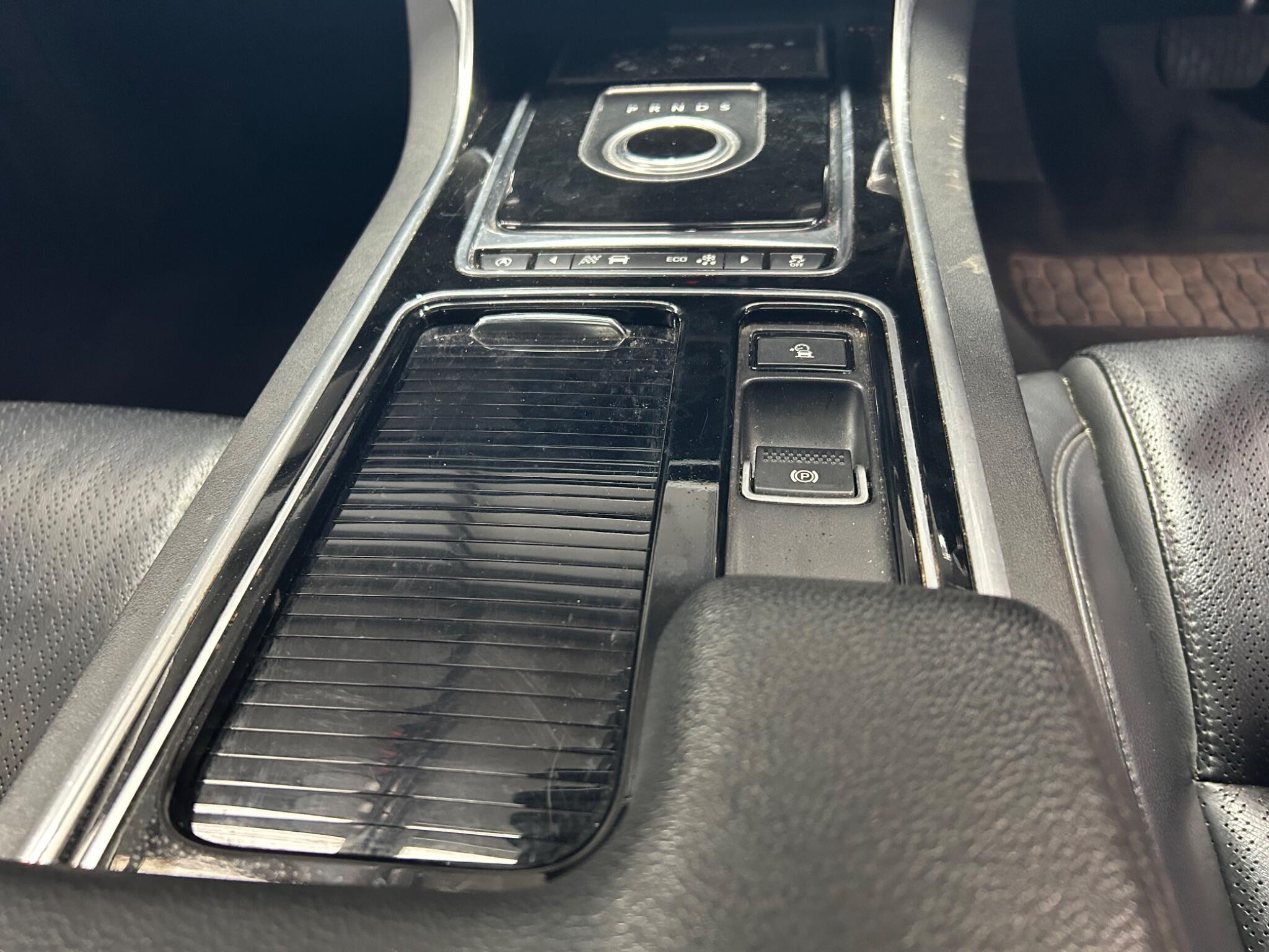 Jaguar XF - Image 11