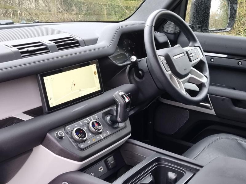 Land Rover Defender 90 - Image 11