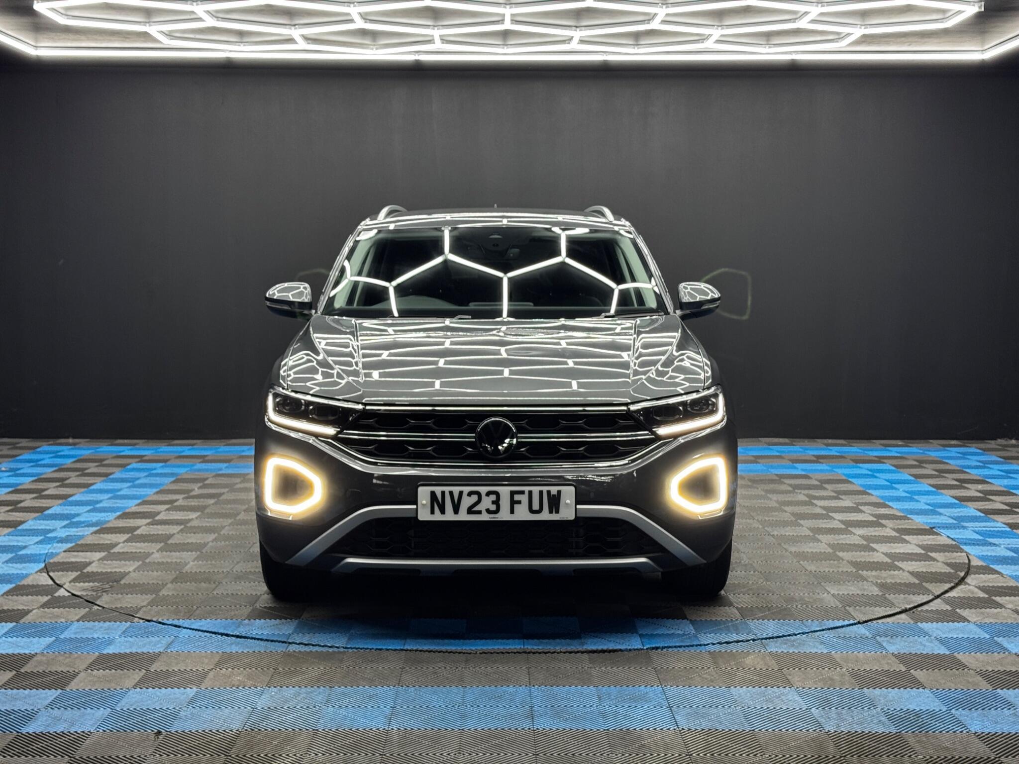 Volkswagen T-Roc - Image 2
