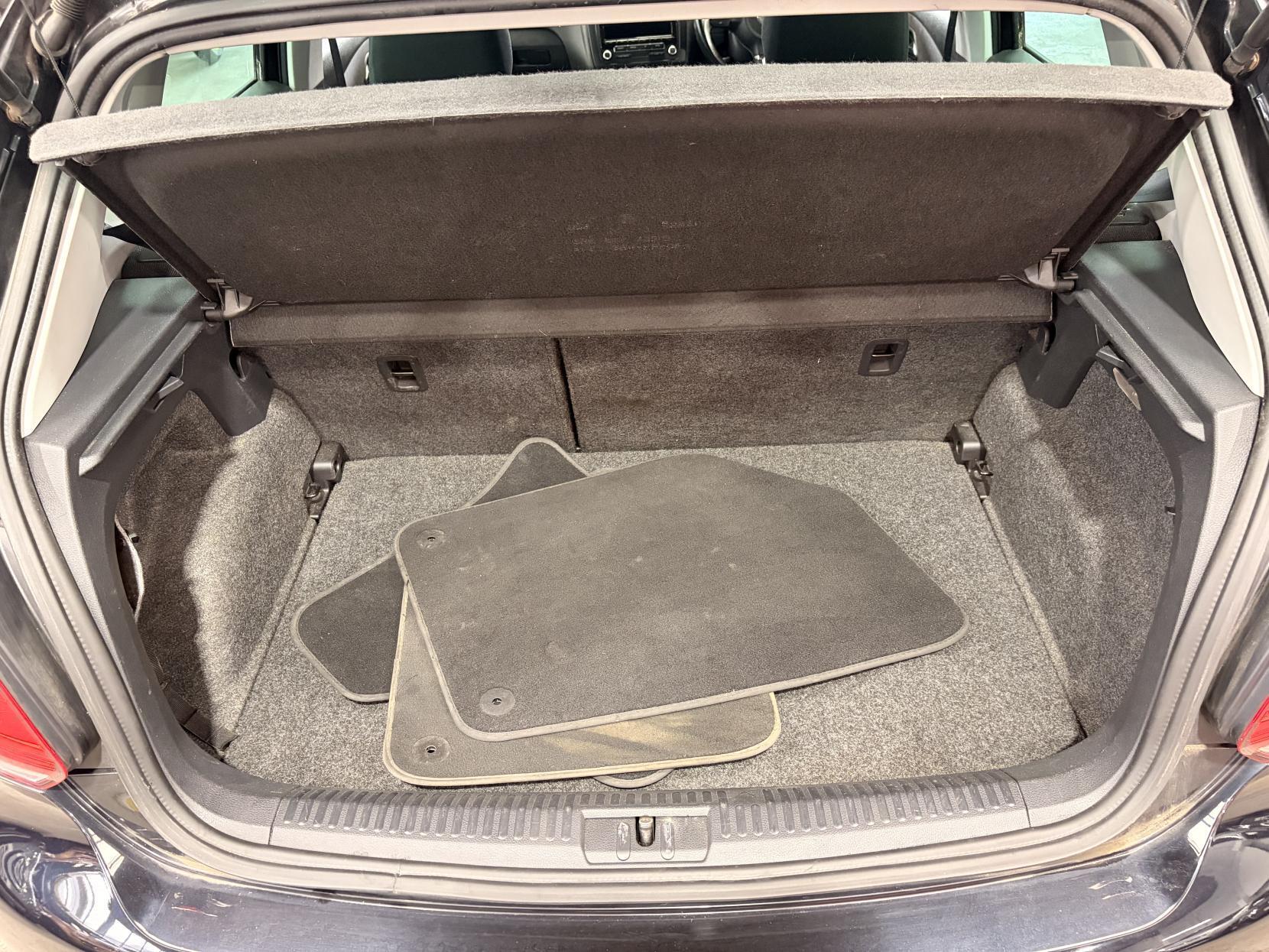 Volkswagen Polo - Image 18