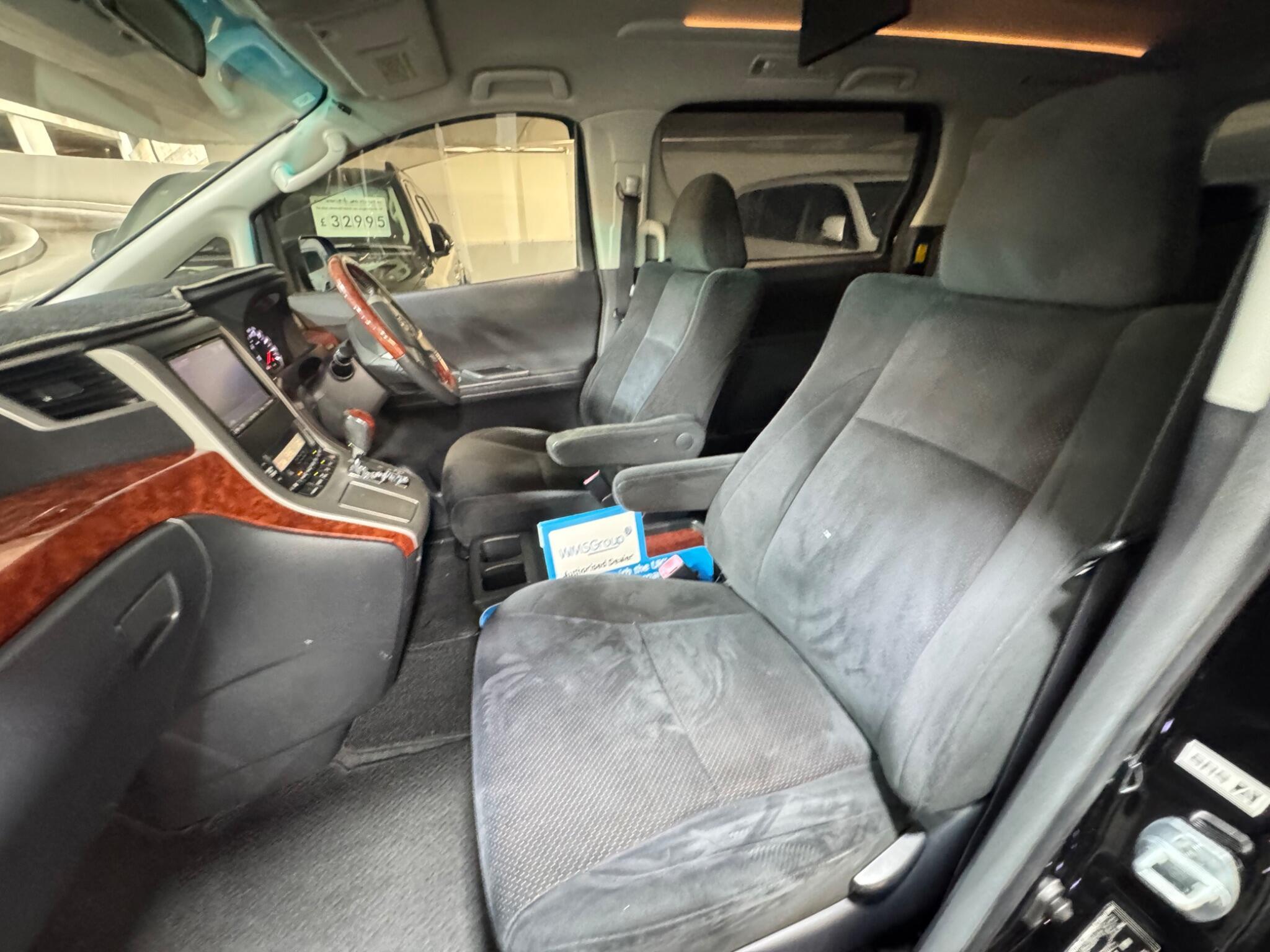 Toyota Vellfire - Image 10