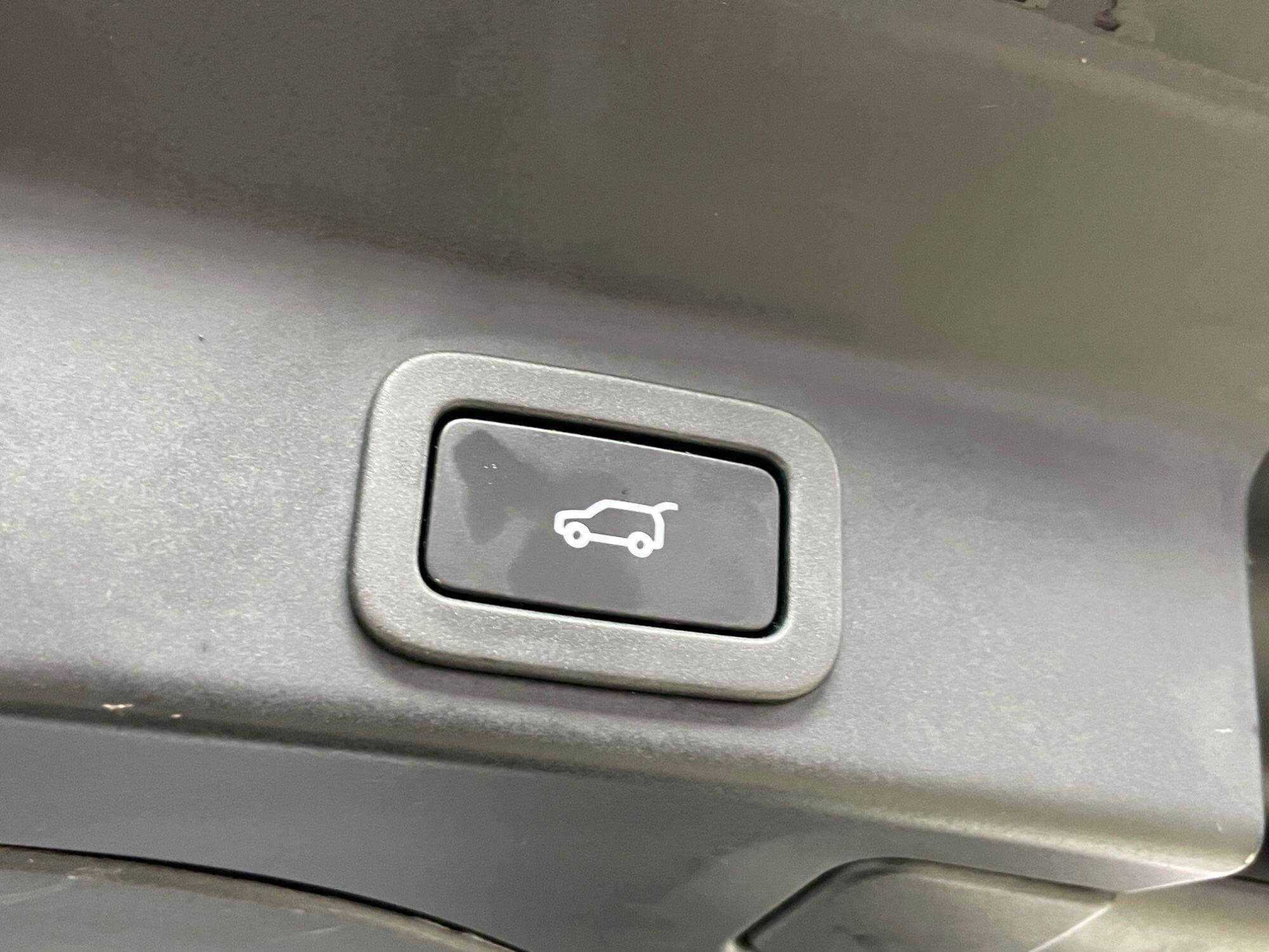 Jaguar F-Pace - Image 19