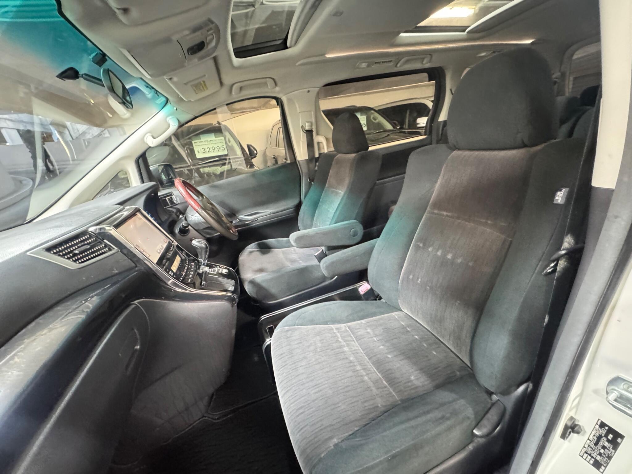 Toyota Vellfire - Image 8