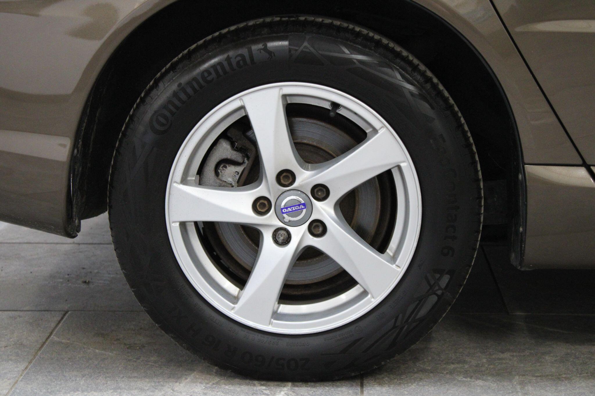 Volvo V70 - Image 8