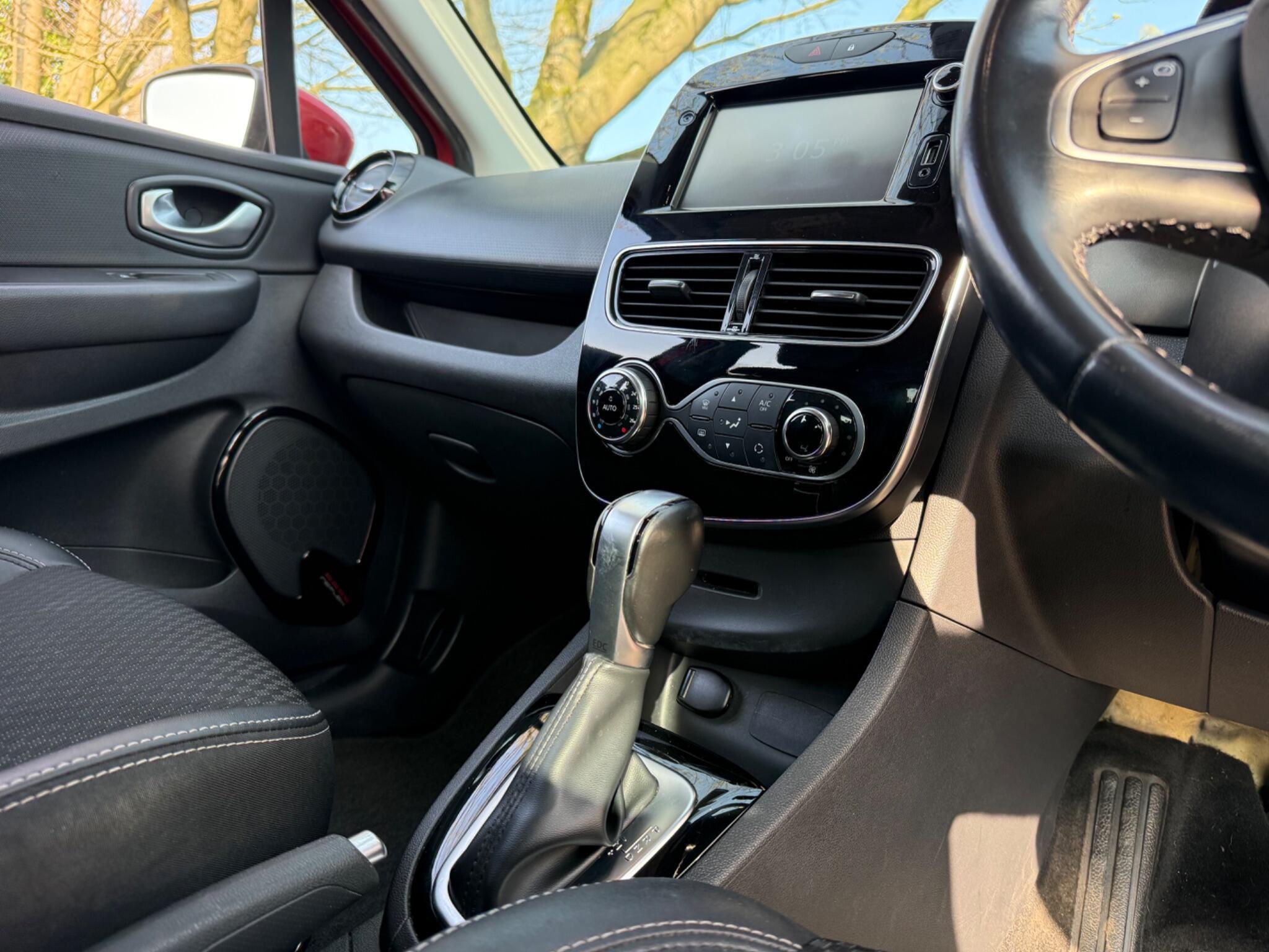 Renault Clio - Image 36