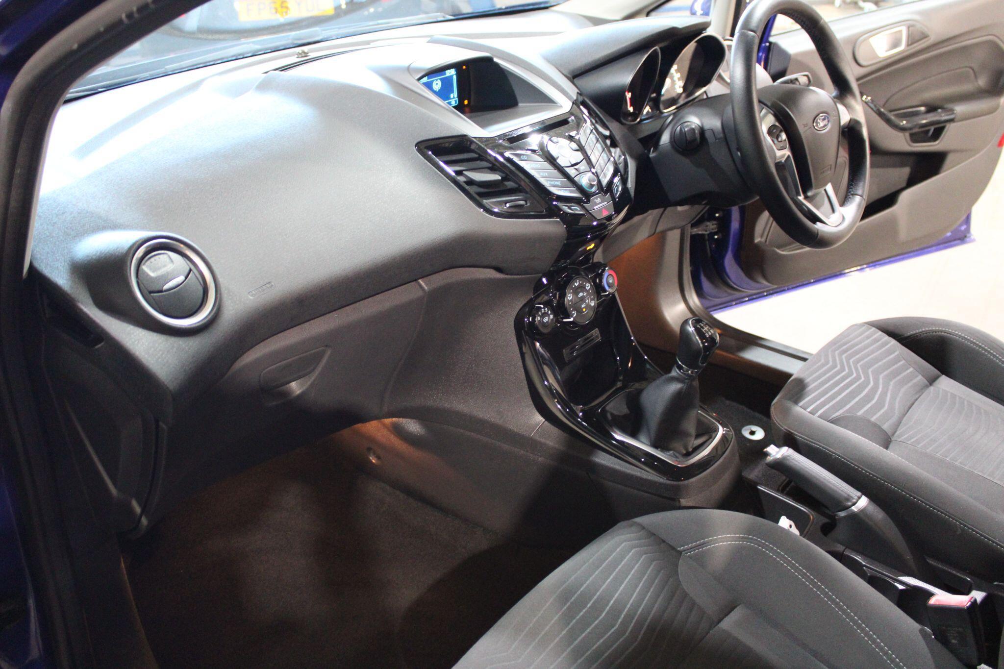 Ford Fiesta - Image 11