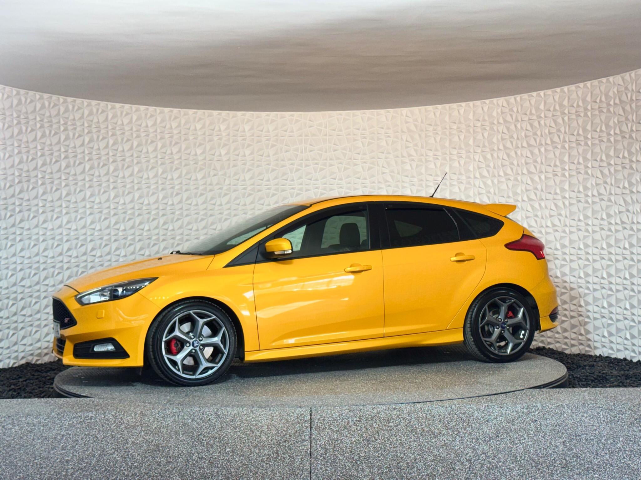 Ford Focus - Image 18