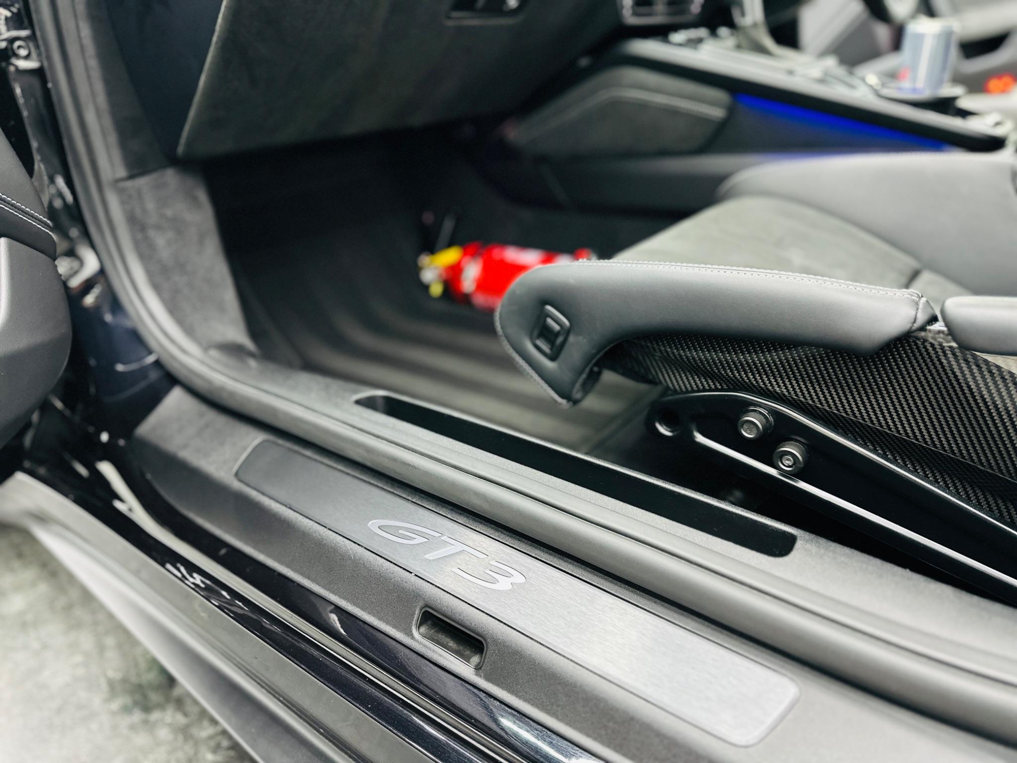 Porsche 911 - Image 20