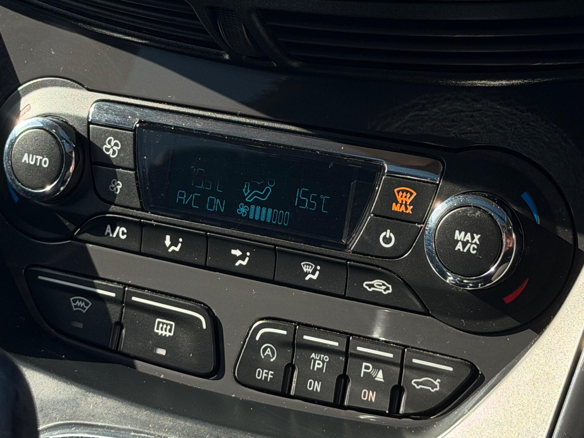 Ford Kuga - Image 22