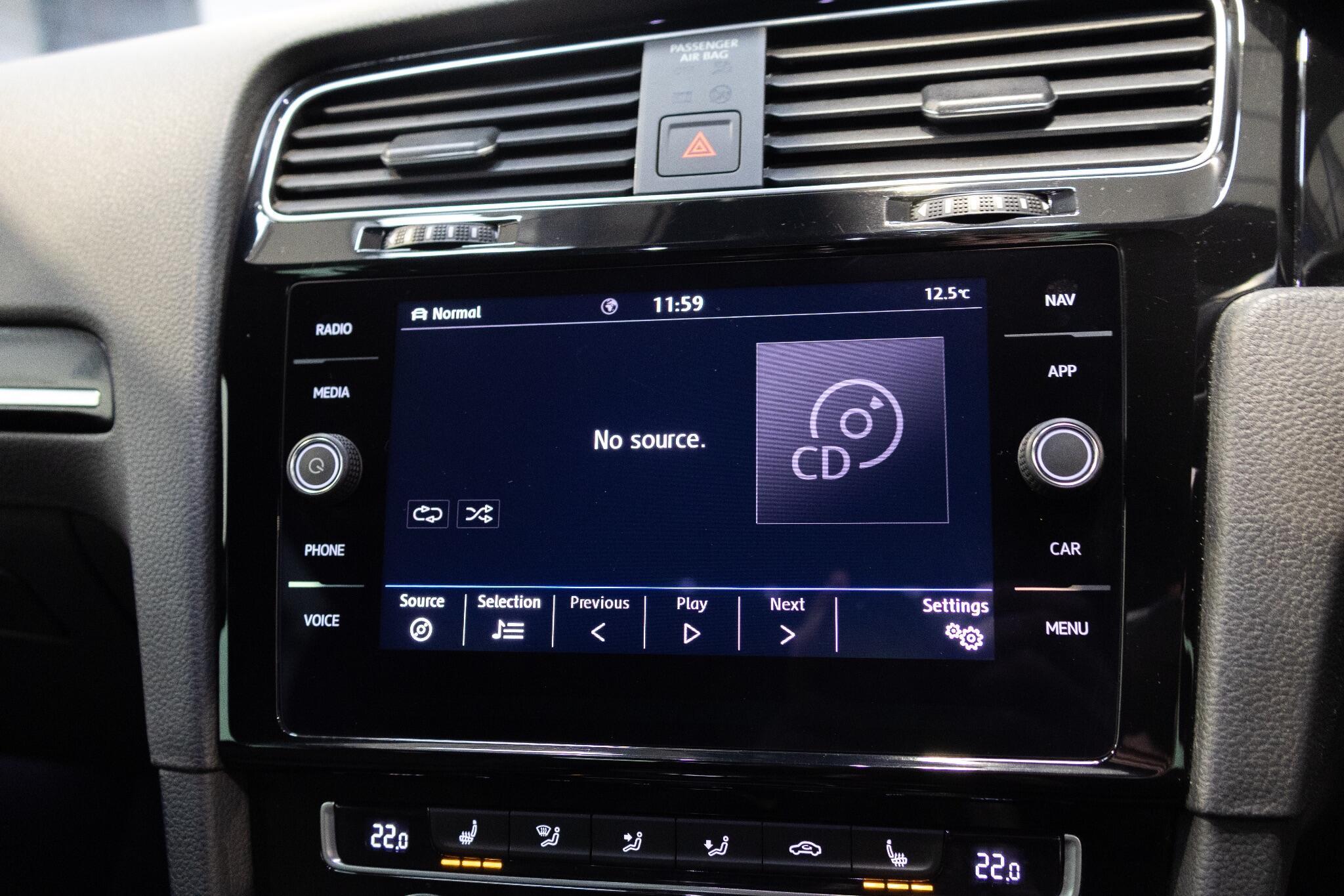 Volkswagen Golf - Image 17