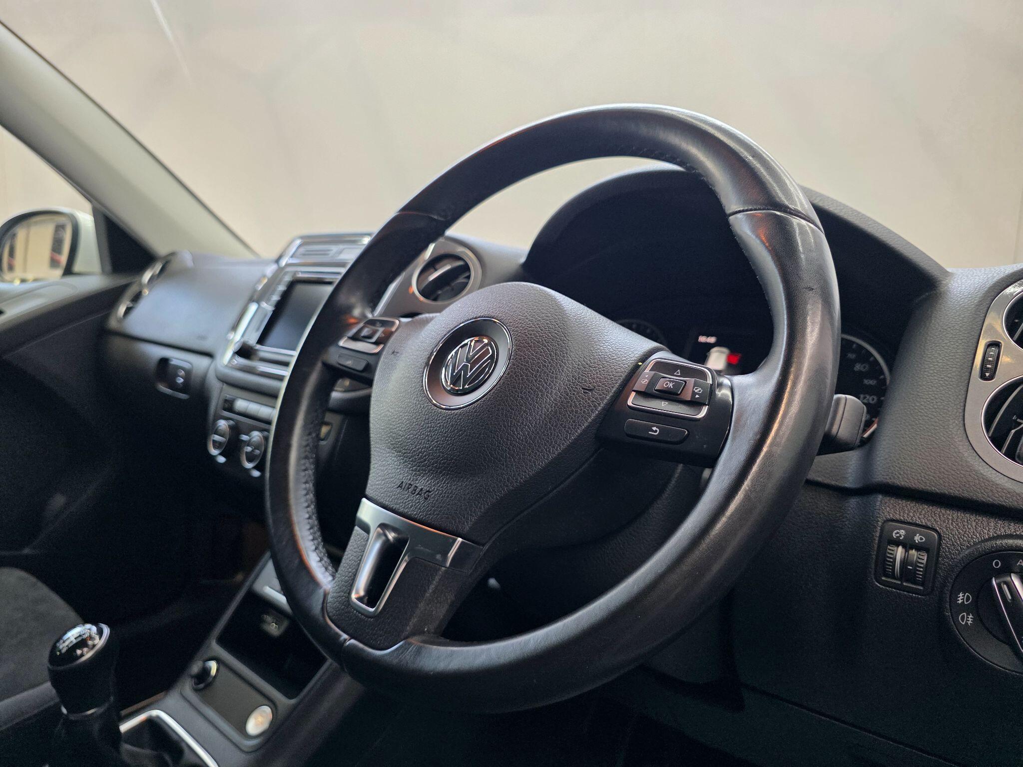 Volkswagen Tiguan - Image 13