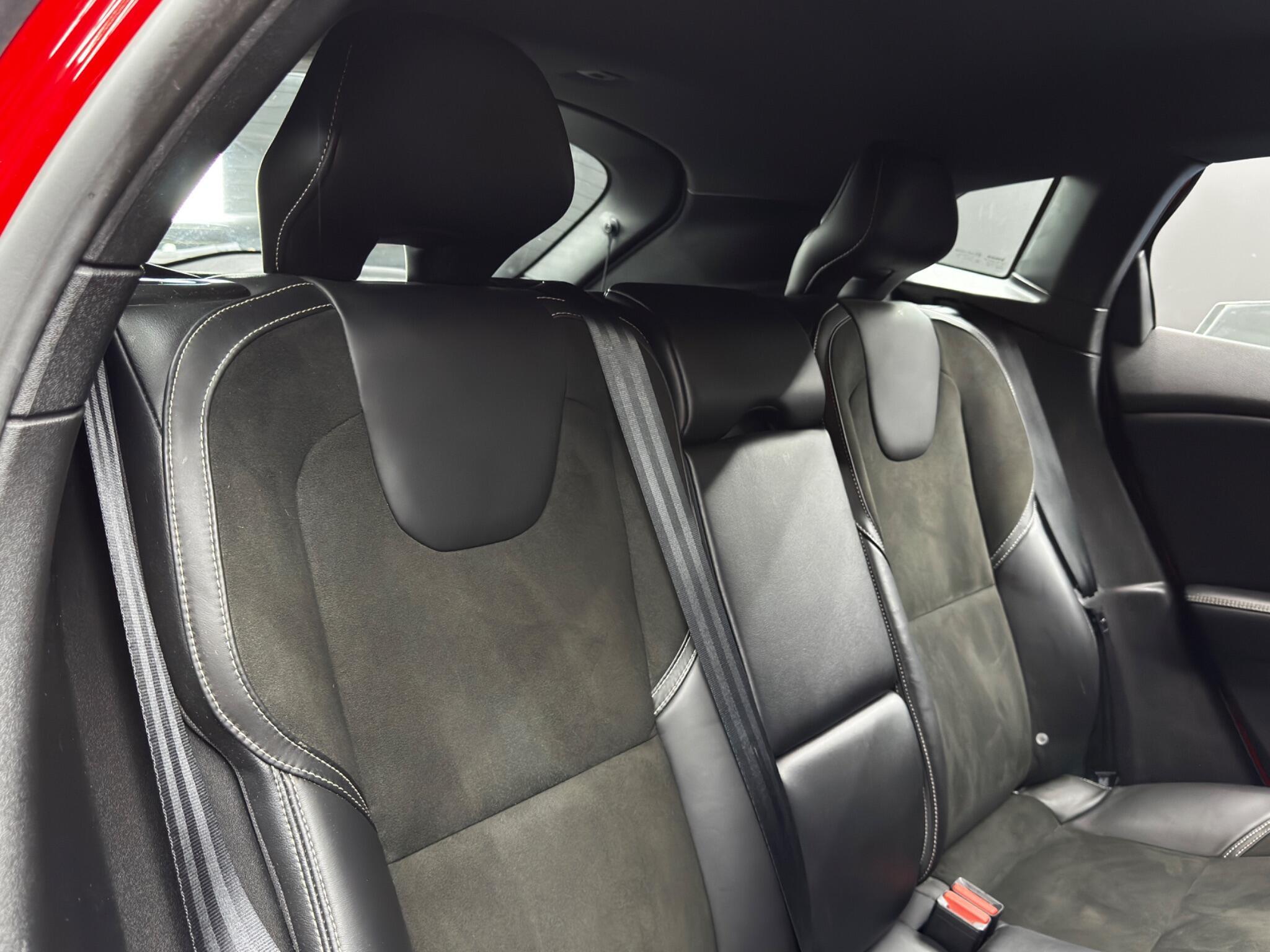 Volvo V40 - Image 14
