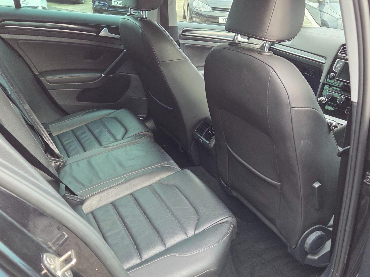 Volkswagen Golf - Image 25