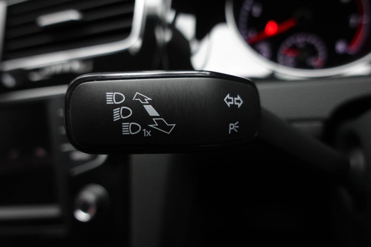 Volkswagen Golf - Image 36