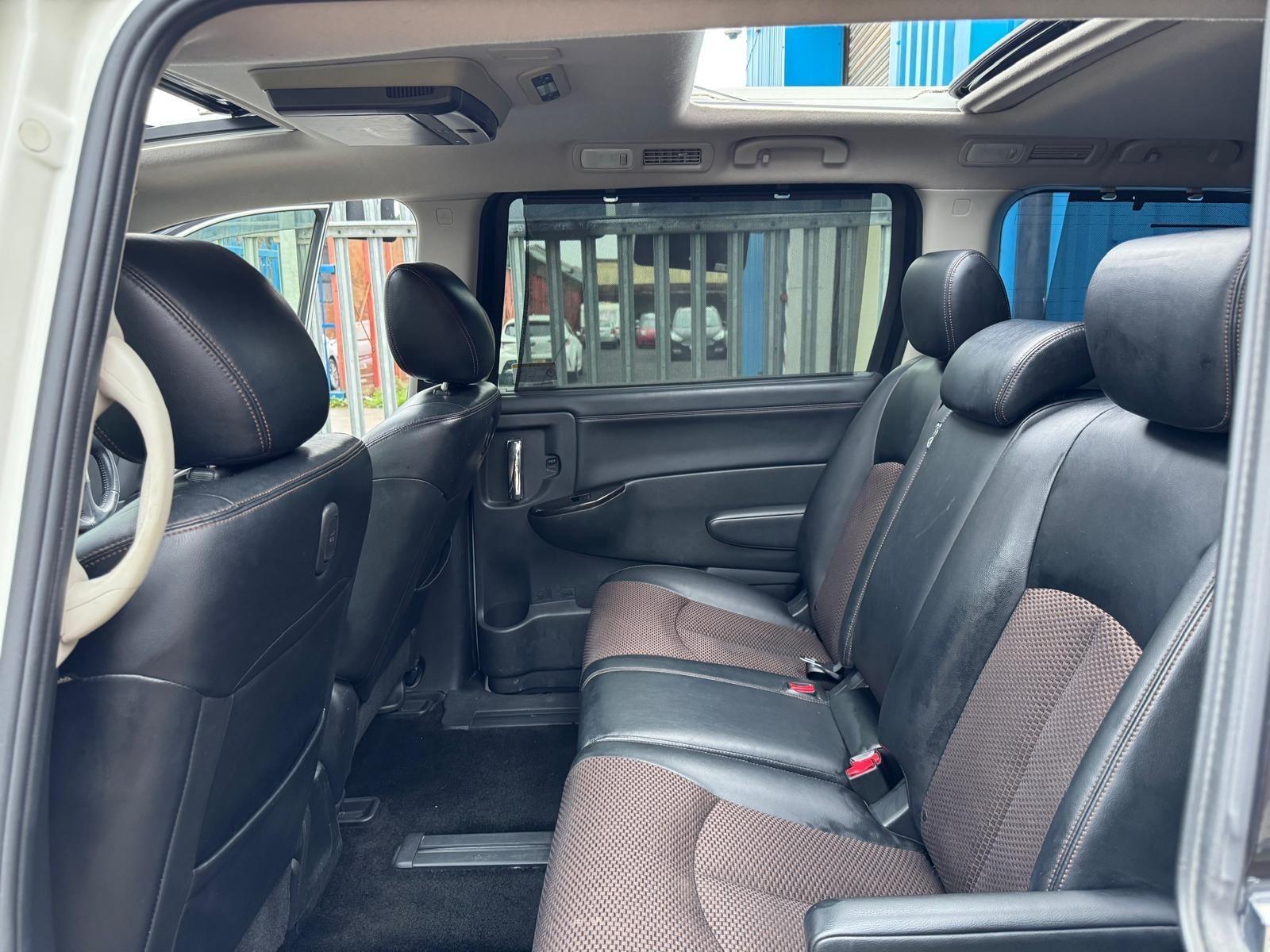 Nissan Elgrand - Image 36