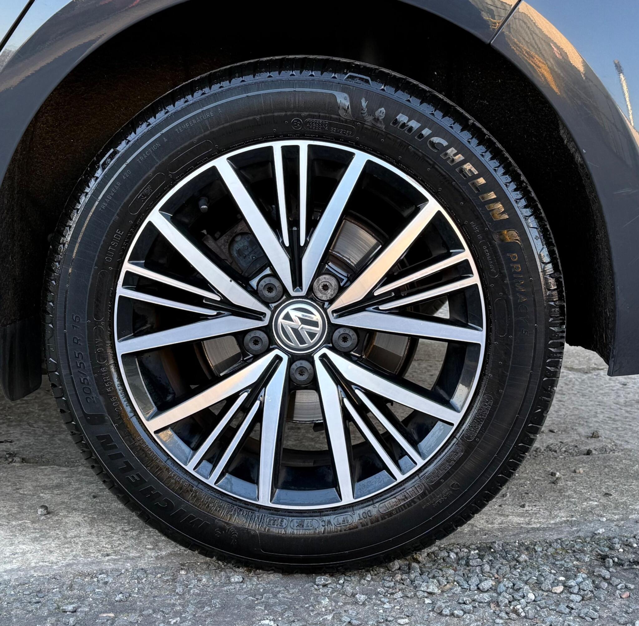 Volkswagen Golf - Image 20