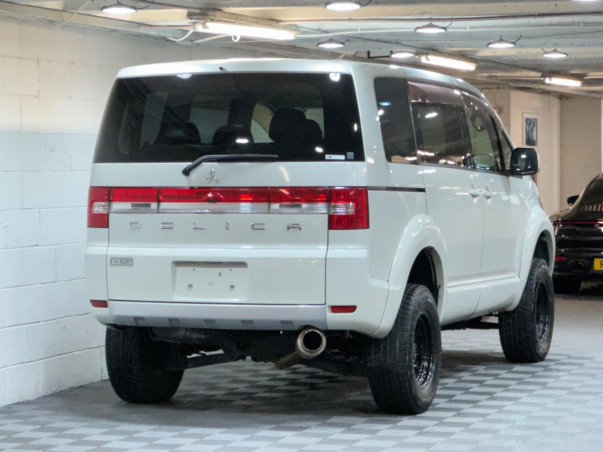 Mitsubishi Delica - Image 4