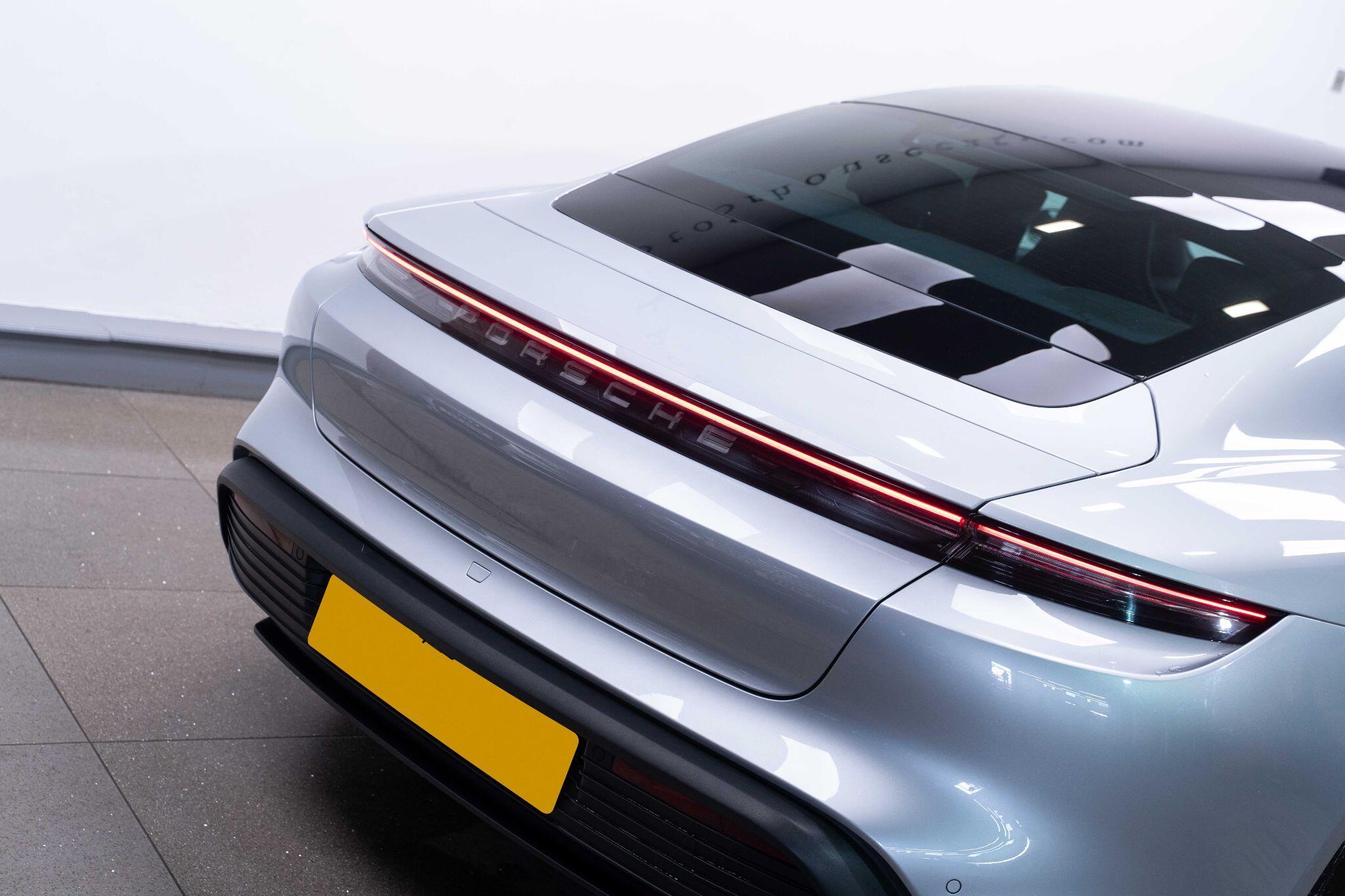 Porsche Taycan - Image 6