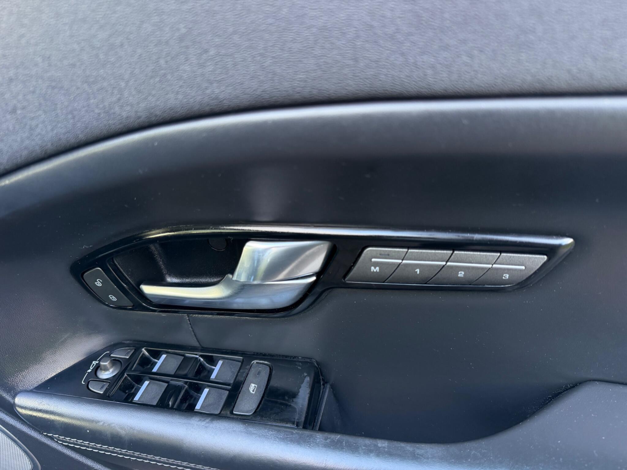 Land Rover Range Rover Evoque - Image 32