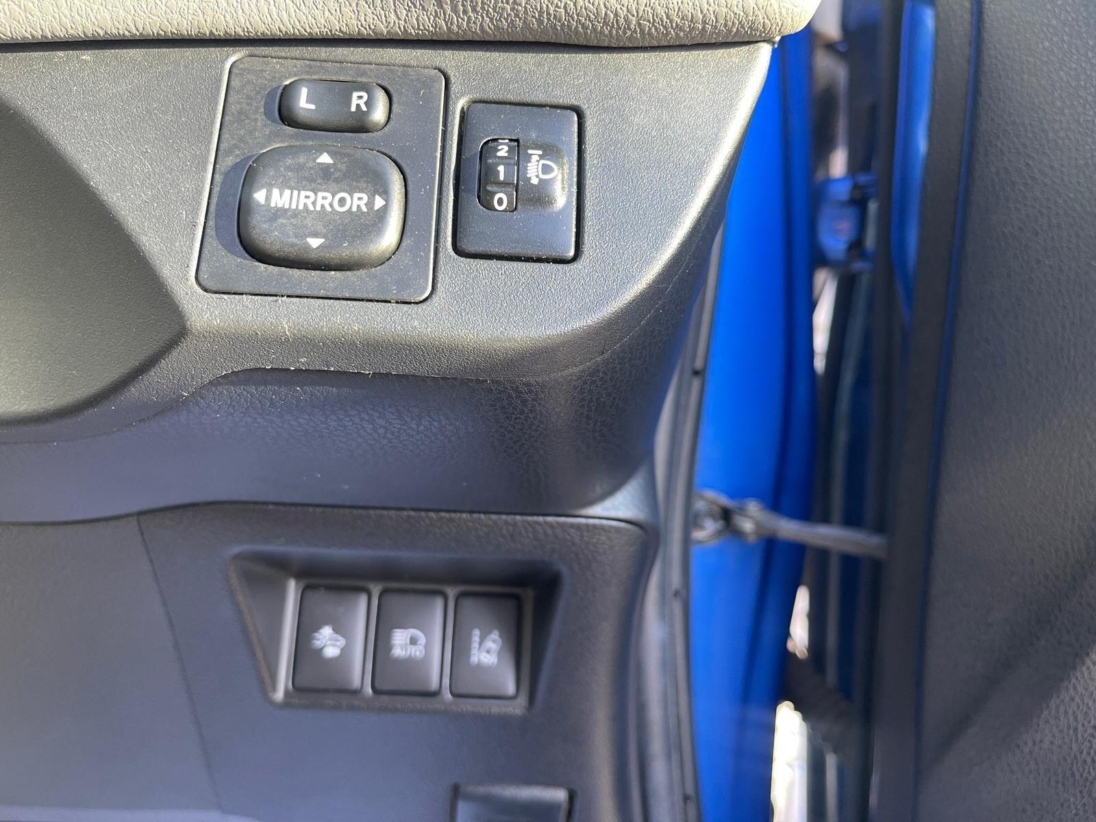 Toyota Yaris - Image 31