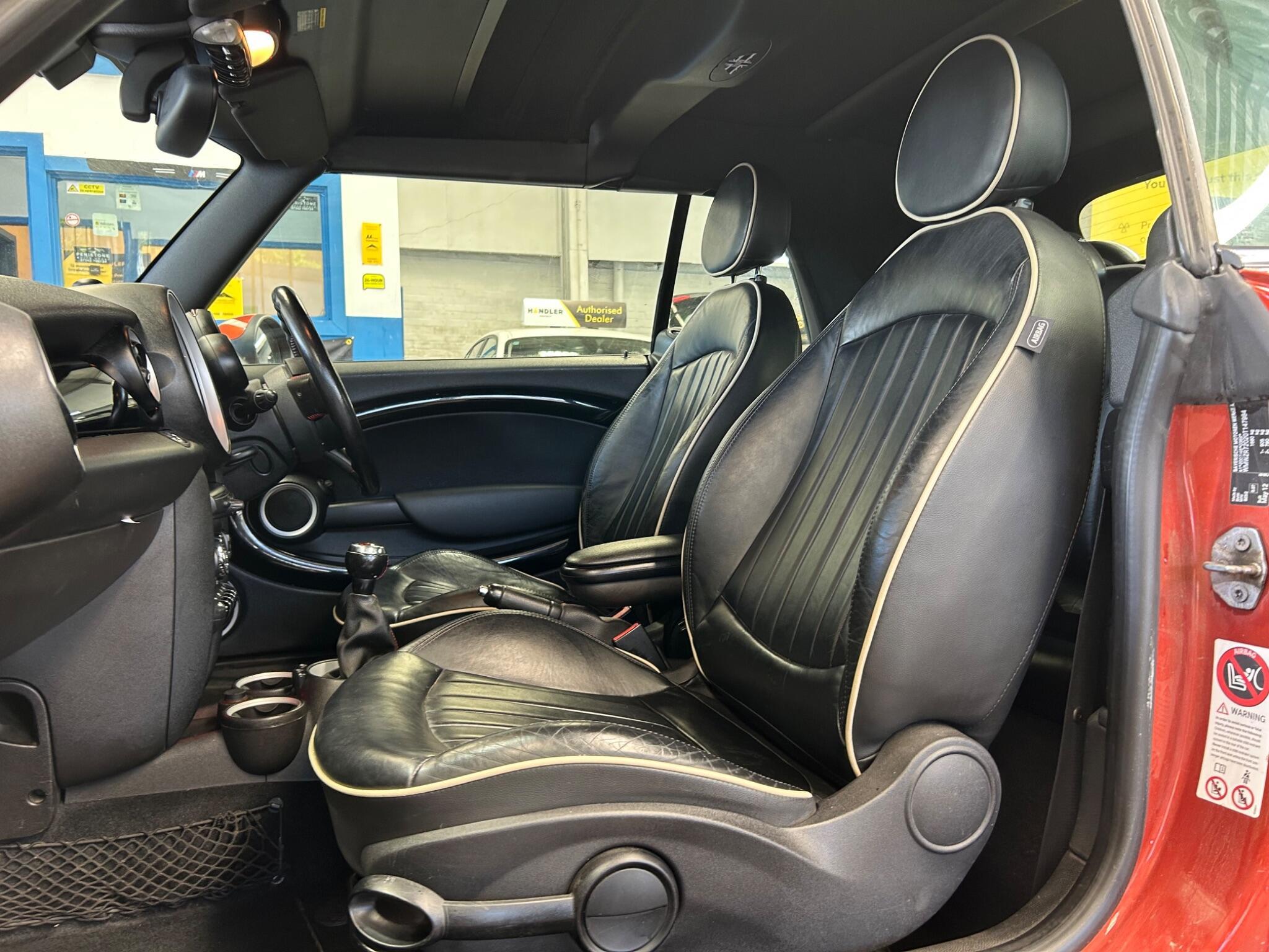 MINI Convertible - Image 17