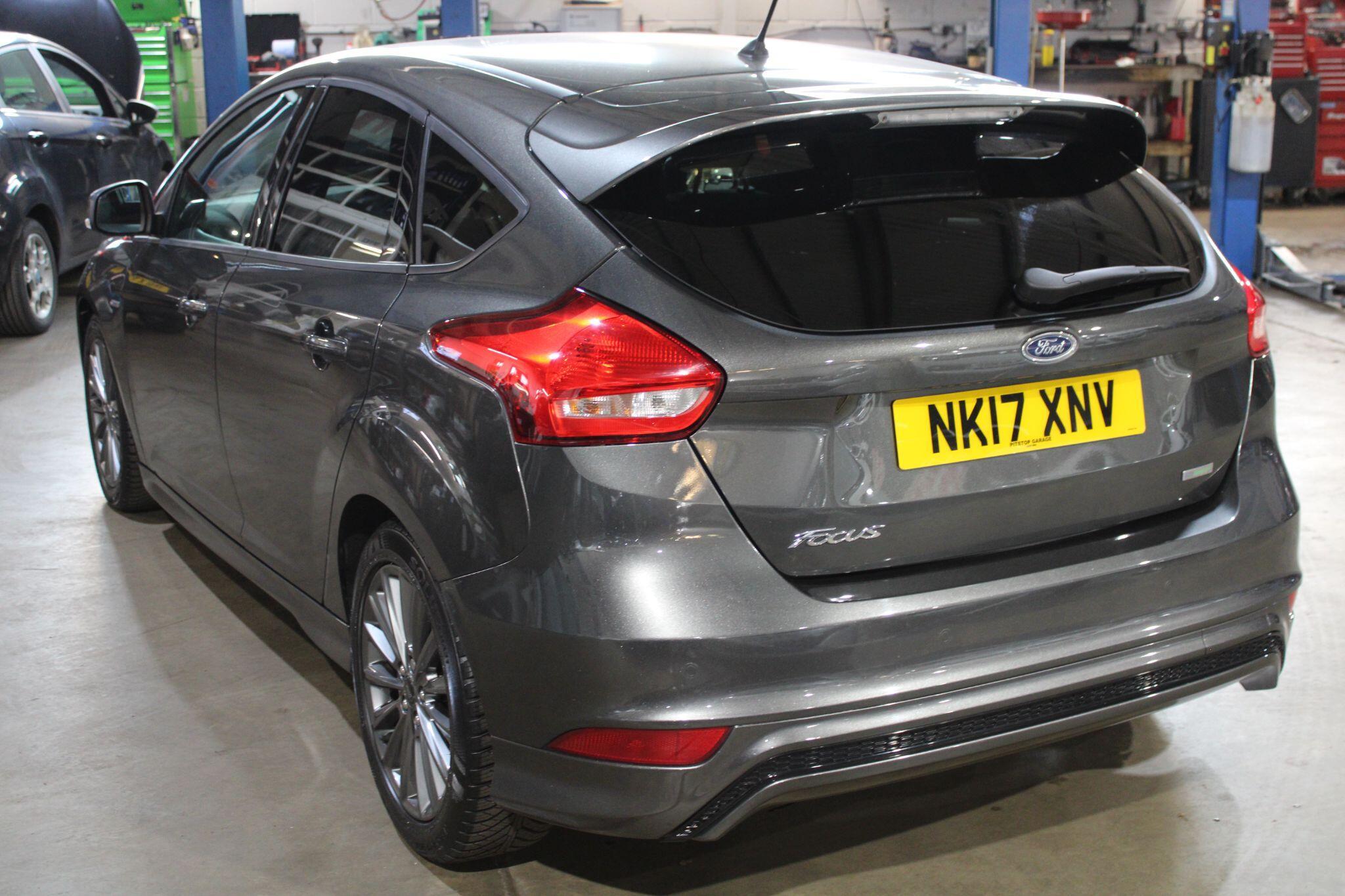 Ford Focus - Image 25