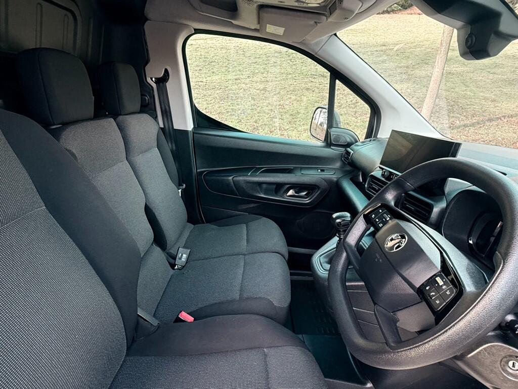 Vauxhall Combo - Image 13