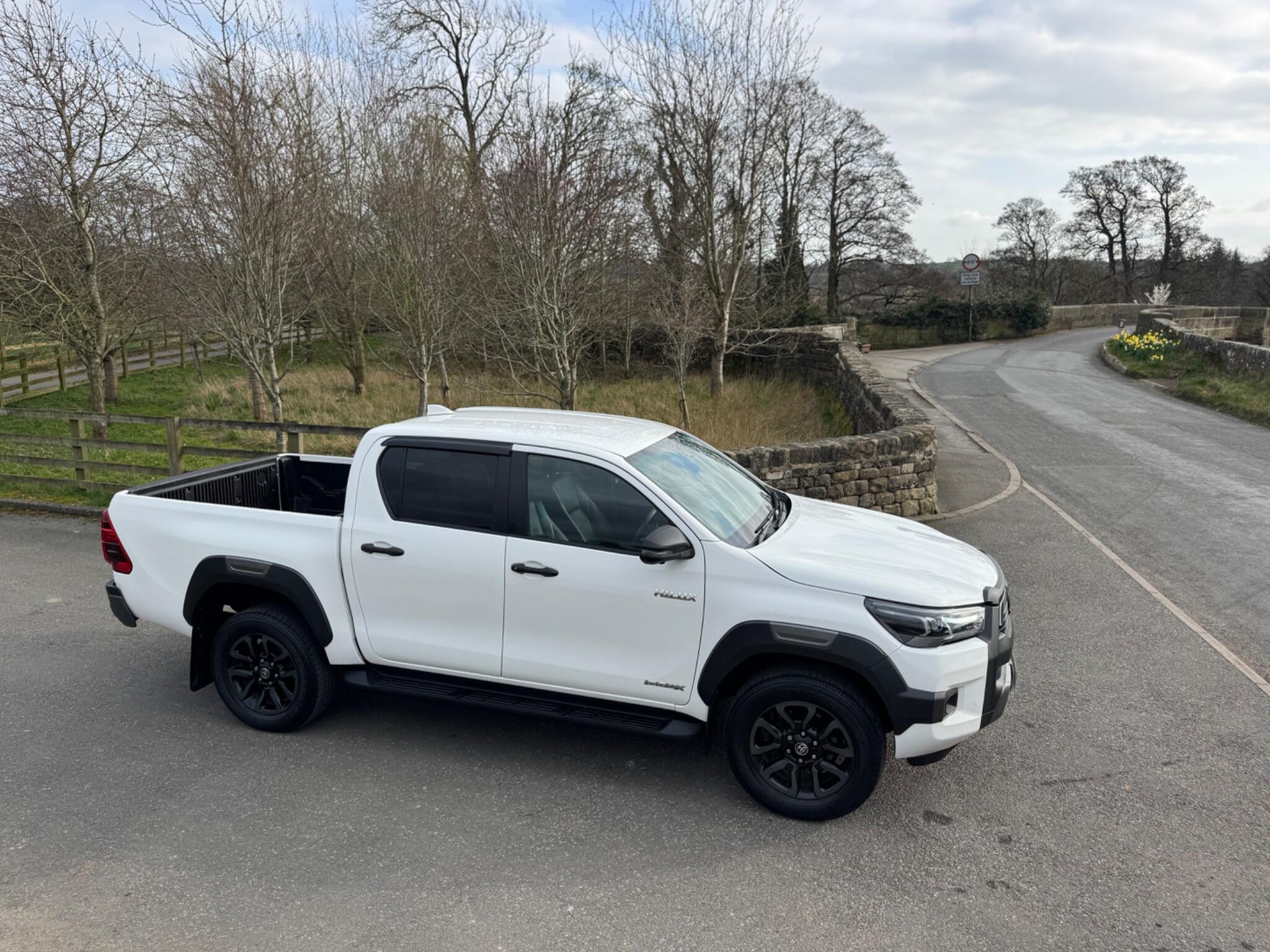Toyota Hilux - Image 13